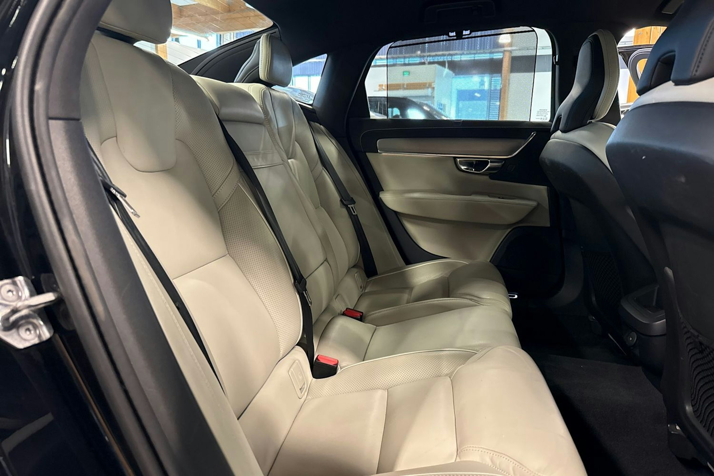 musta Volvo S90 2021 kuva 14.