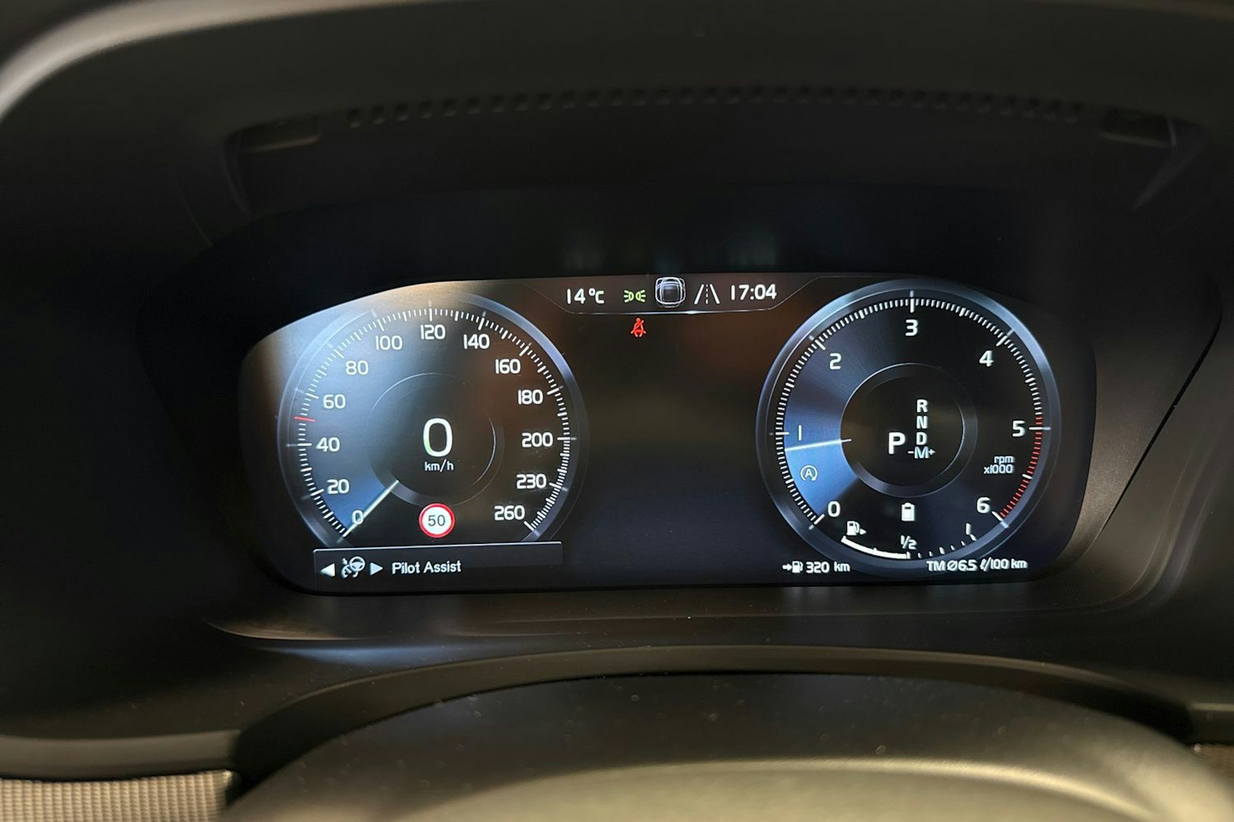 musta Volvo S90 2021 kuva 19.