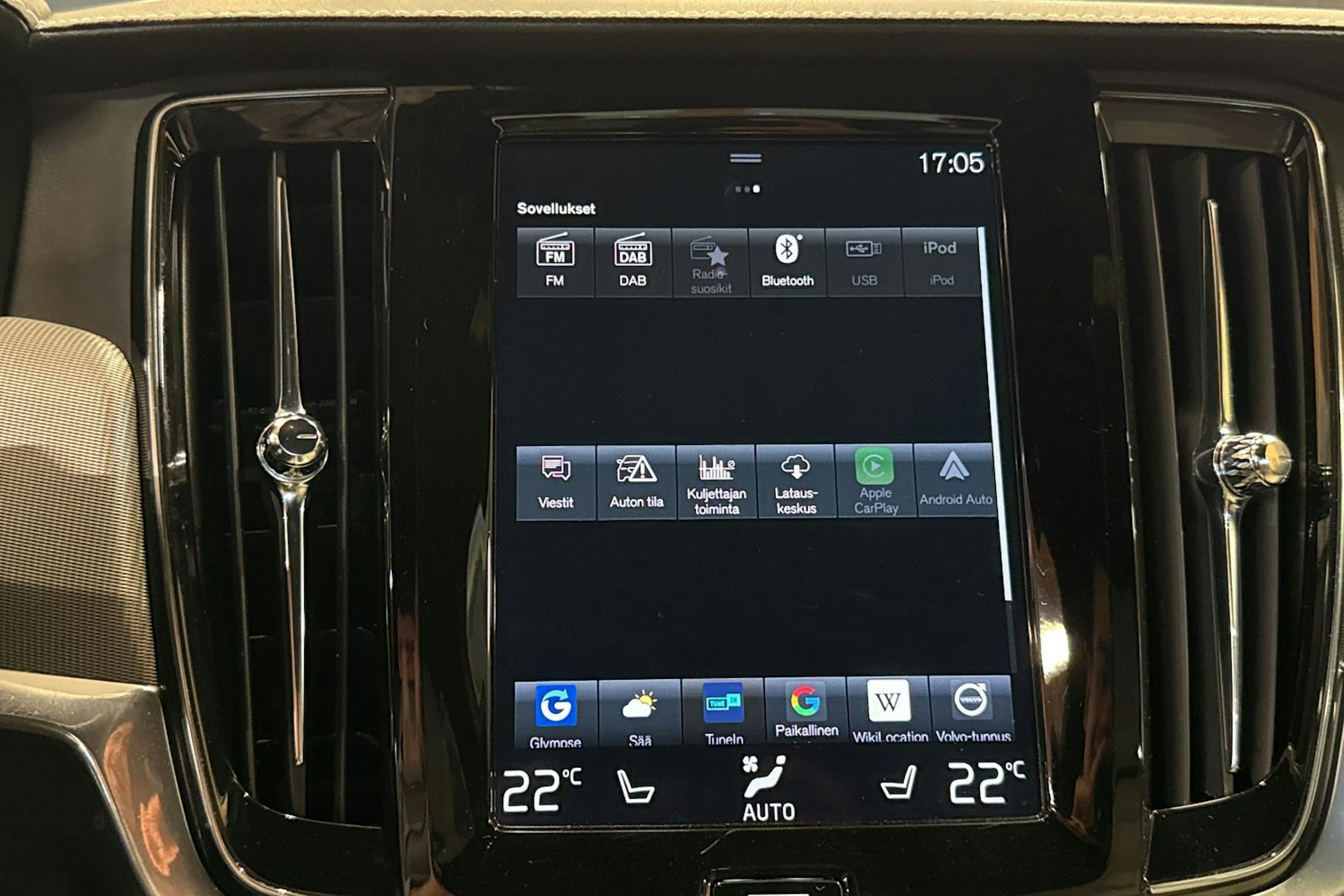 musta Volvo S90 2021 kuva 25.