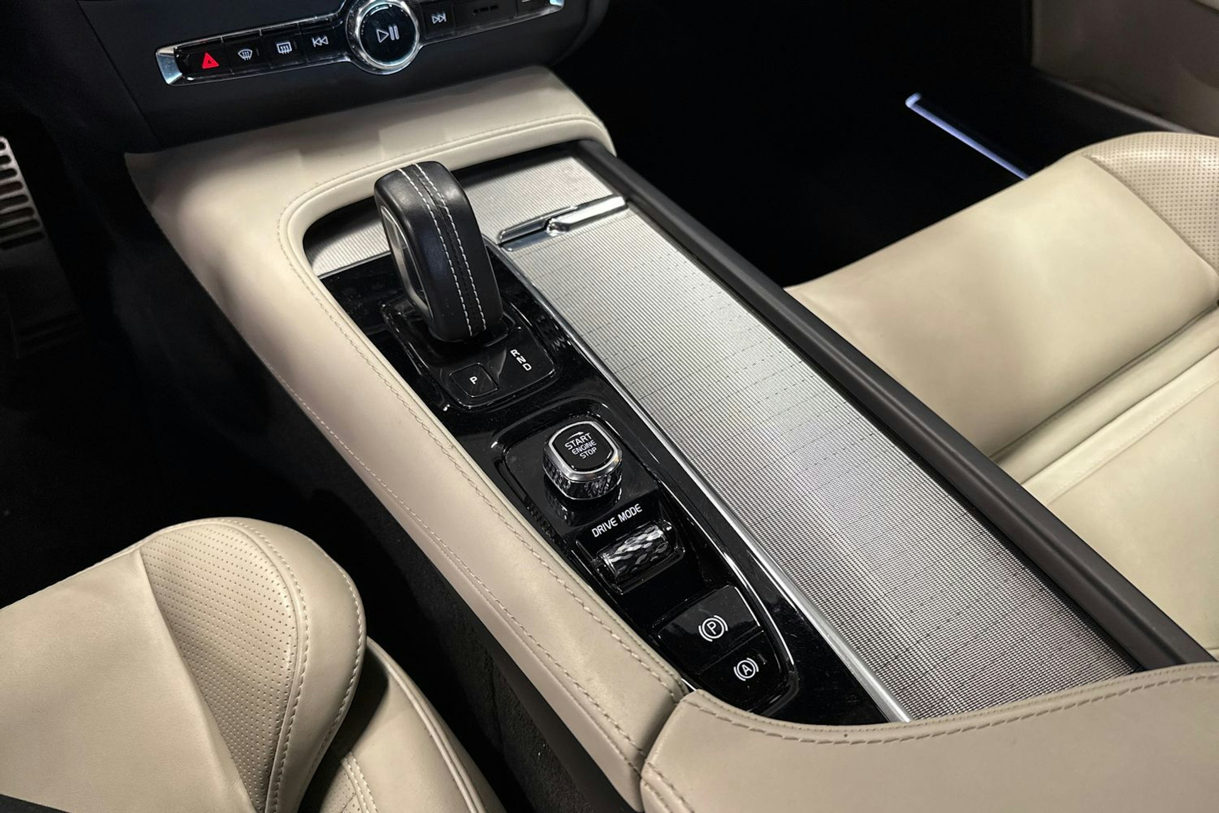 musta Volvo S90 2021 kuva 26.