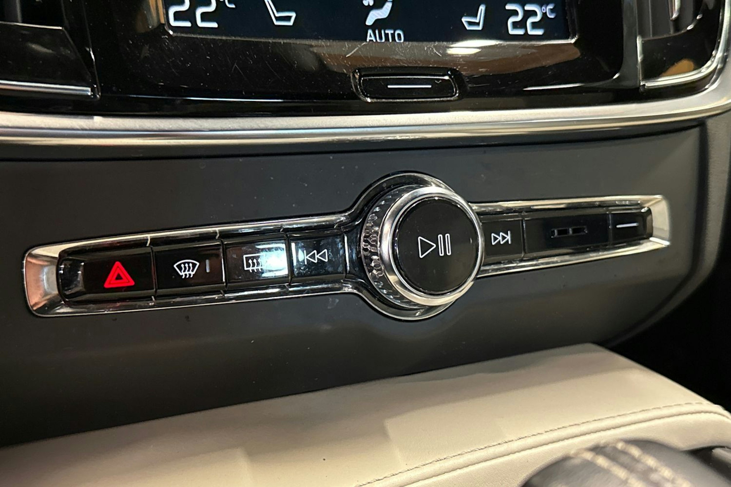 musta Volvo S90 2021 kuva 27.