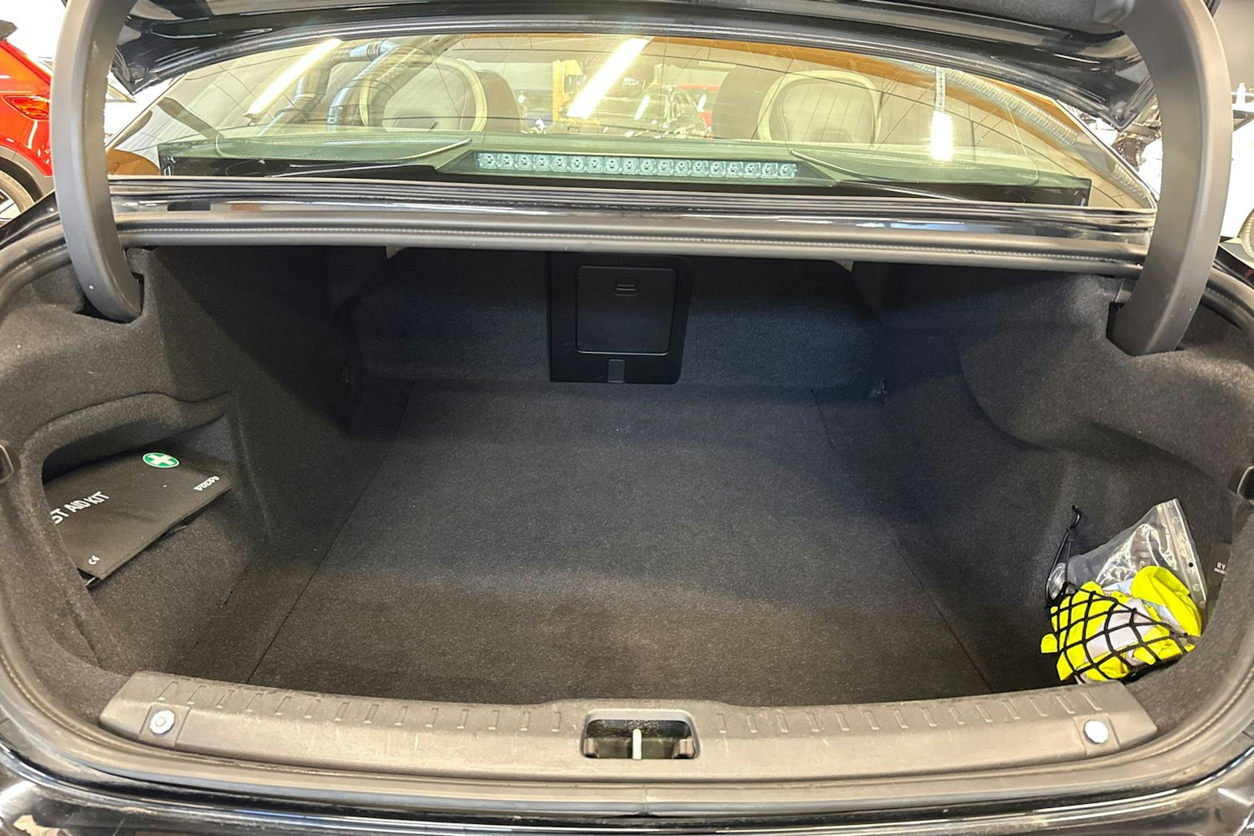 musta Volvo S90 2021 kuva 30.