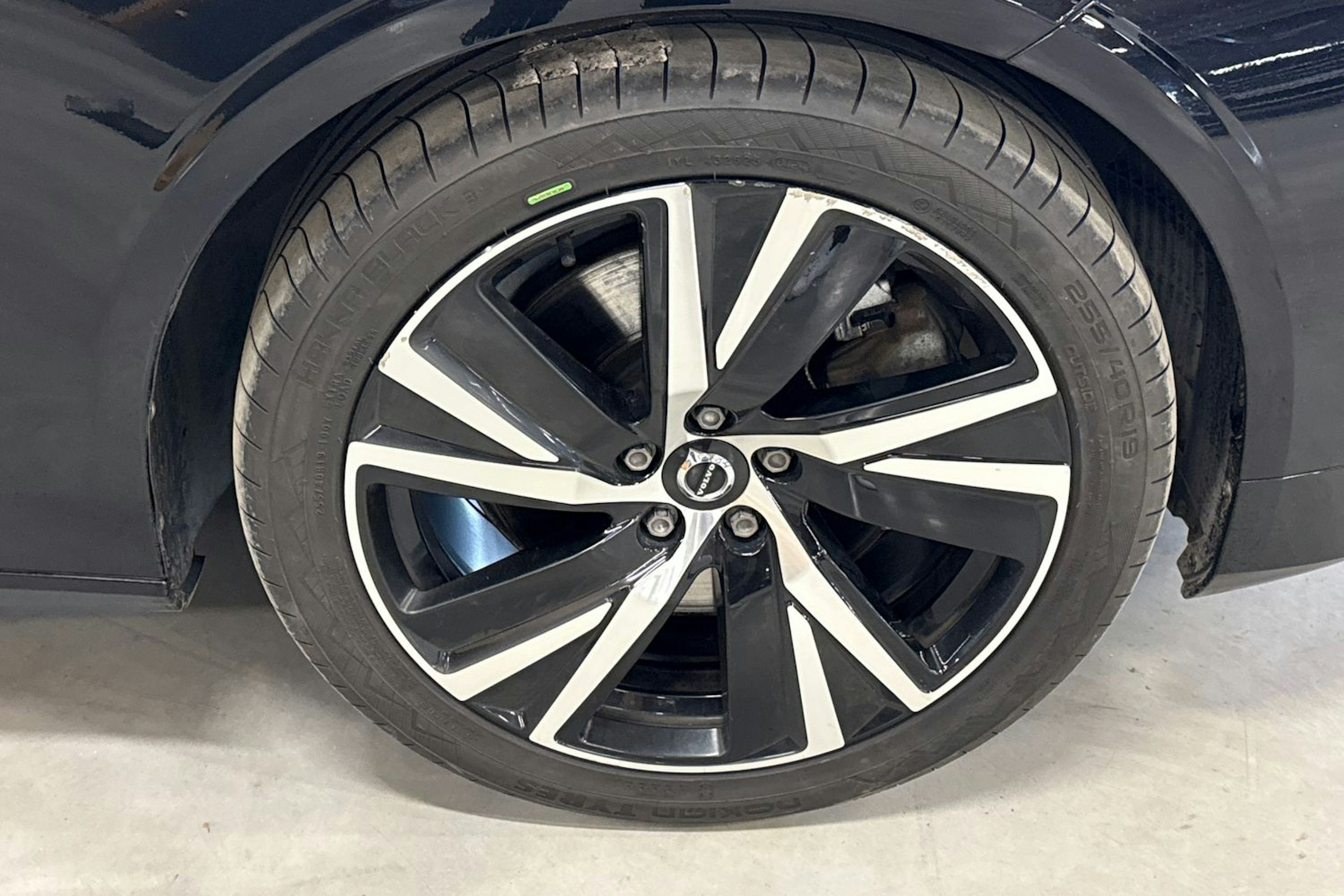 musta Volvo S90 2021 kuva 32.
