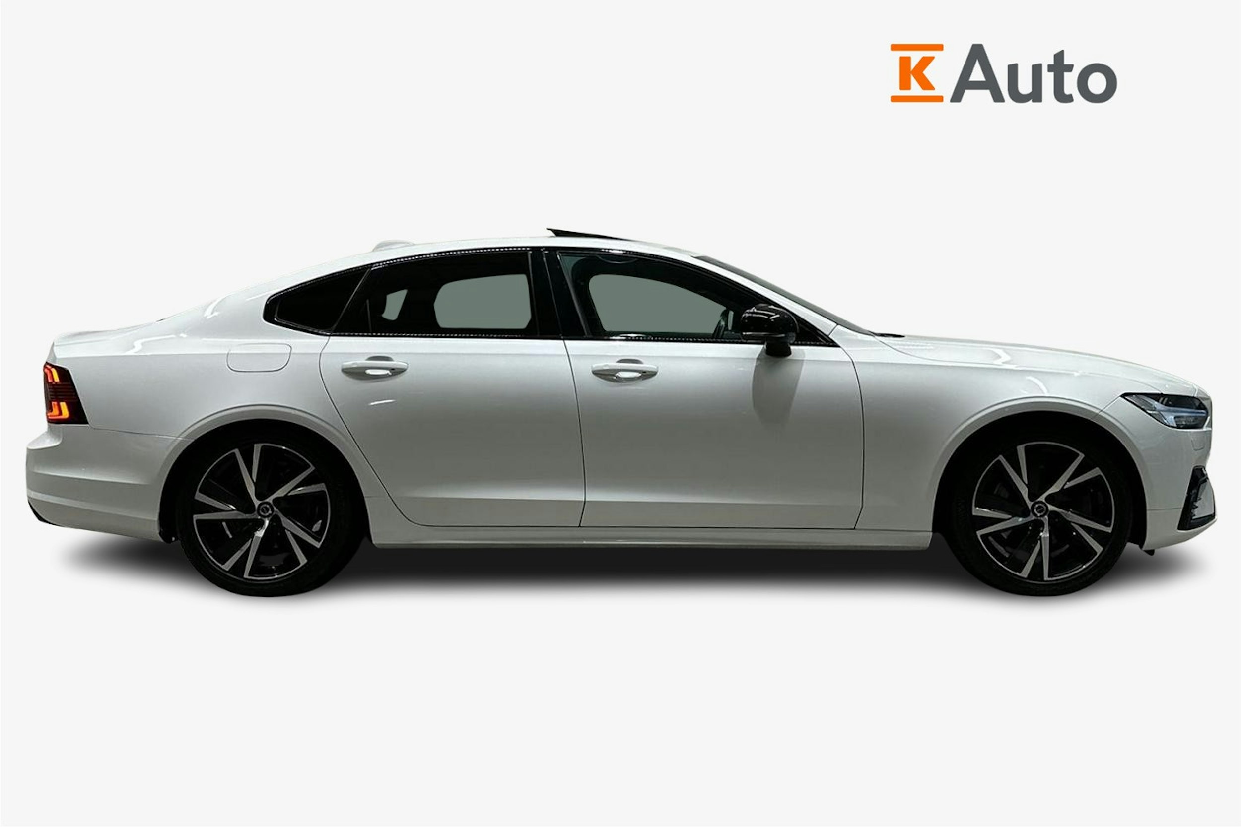 valkoinen Volvo S90 2021 kuva 6.