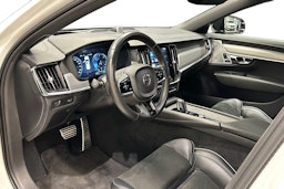 valkoinen Volvo S90 2021 kuva 7.