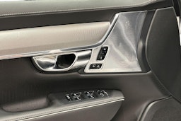 valkoinen Volvo S90 2021 kuva 9.