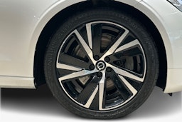 valkoinen Volvo S90 2021 kuva 11.