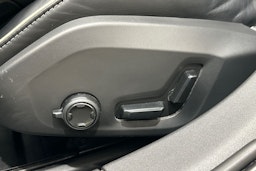 valkoinen Volvo S90 2021 kuva 16.
