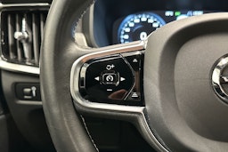 valkoinen Volvo S90 2021 kuva 18.