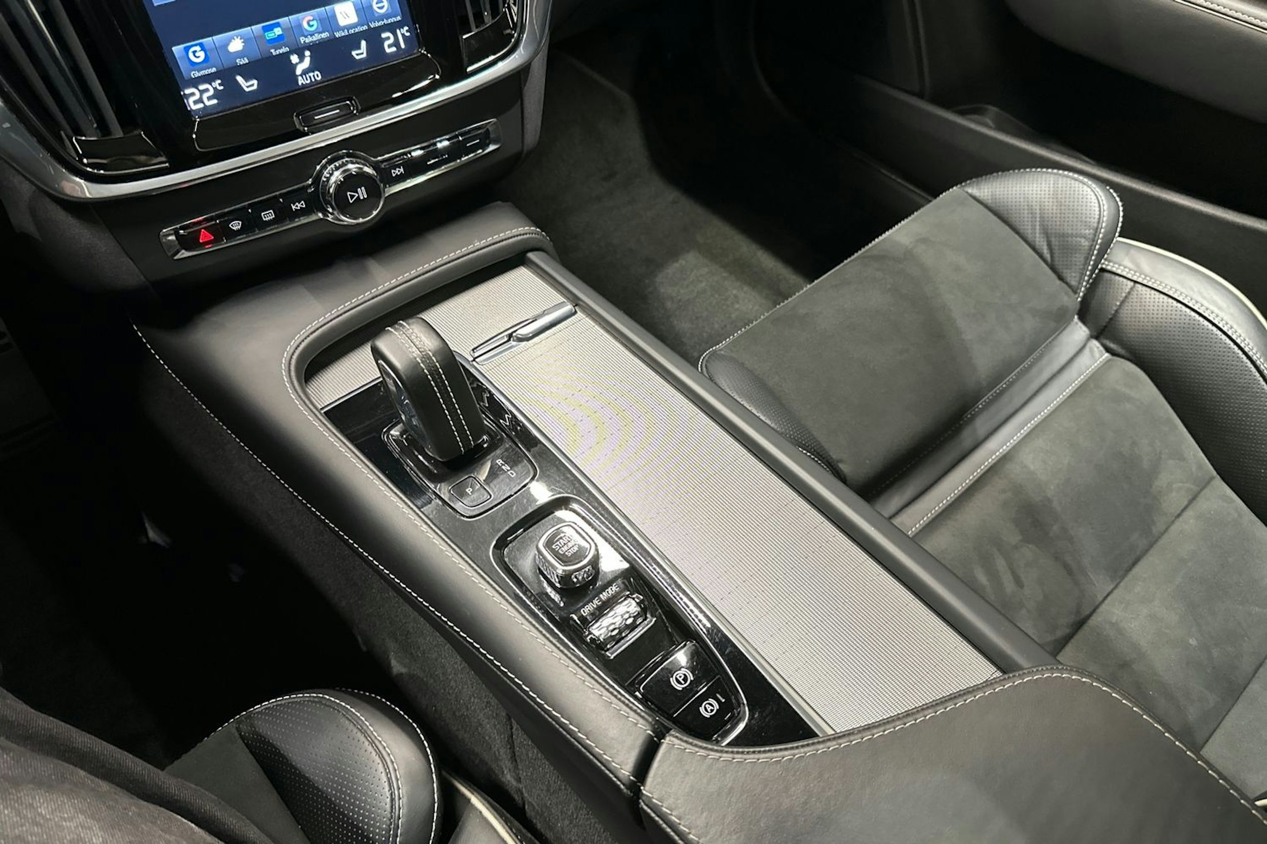 valkoinen Volvo S90 2021 kuva 25.