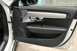 valkoinen Volvo S90 2021 kuva 29.