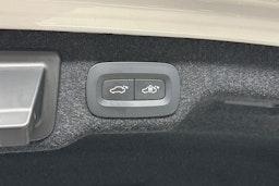valkoinen Volvo S90 2021 kuva 31.