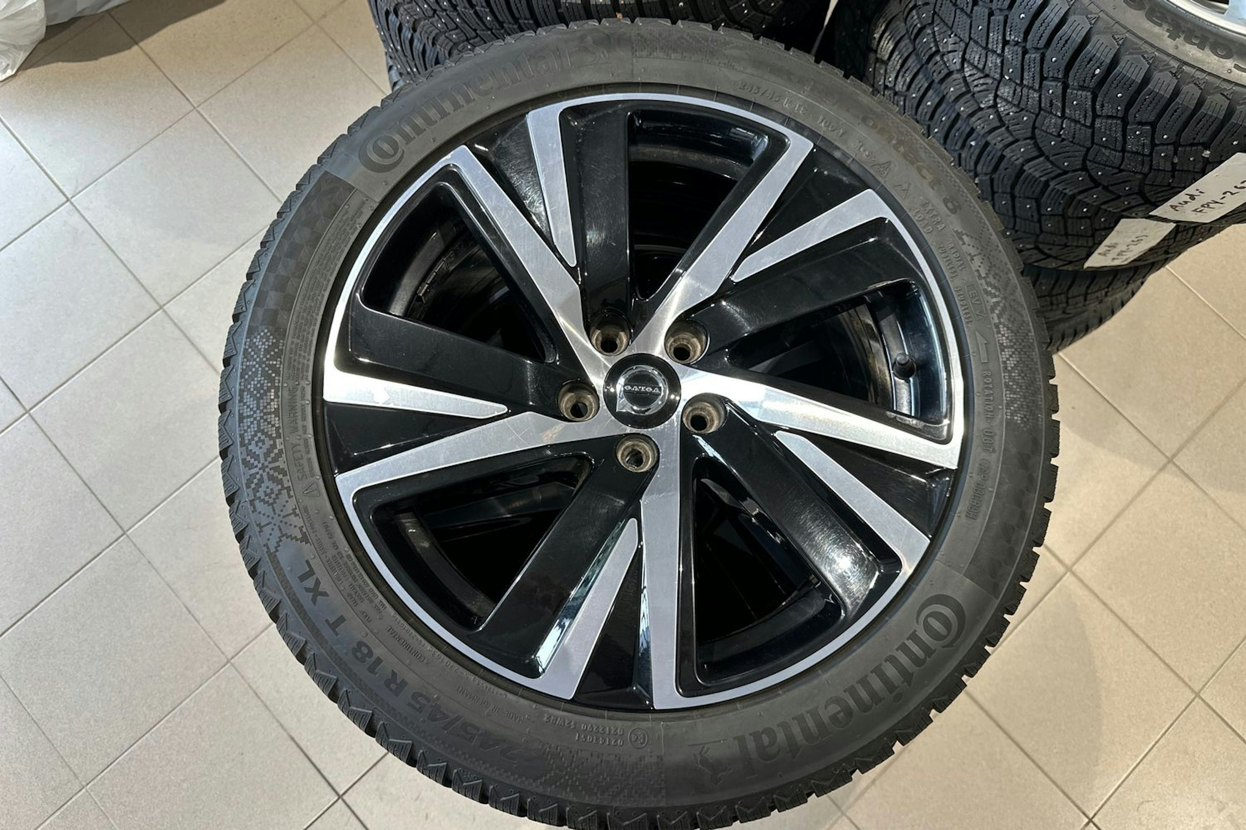 valkoinen Volvo S90 2021 kuva 33.