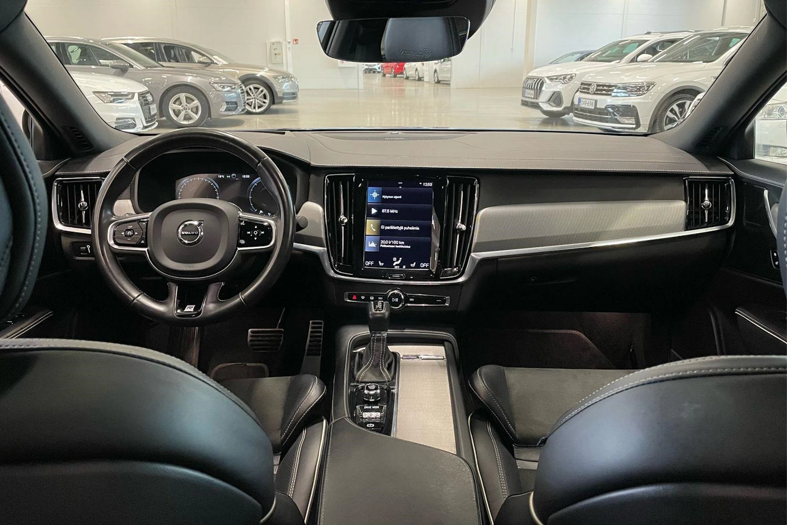 sininen Volvo S90 2022 kuva 12.