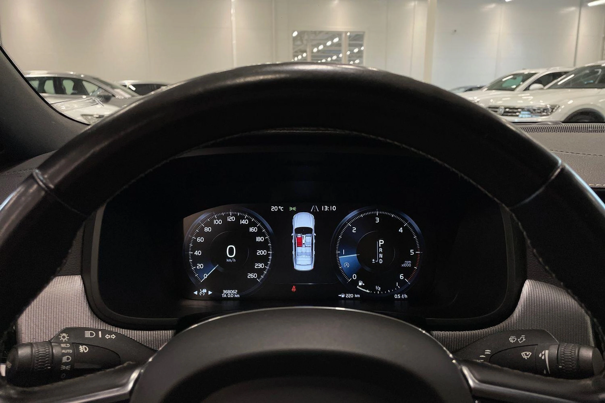 sininen Volvo S90 2022 kuva 17.