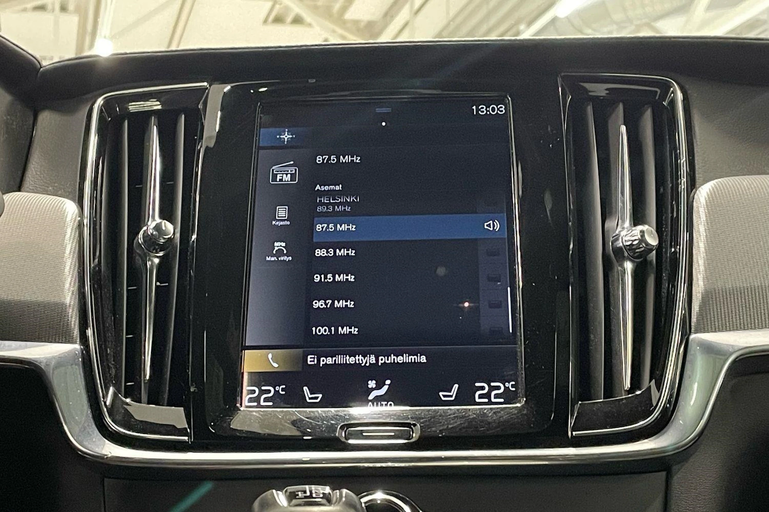sininen Volvo S90 2022 kuva 21.