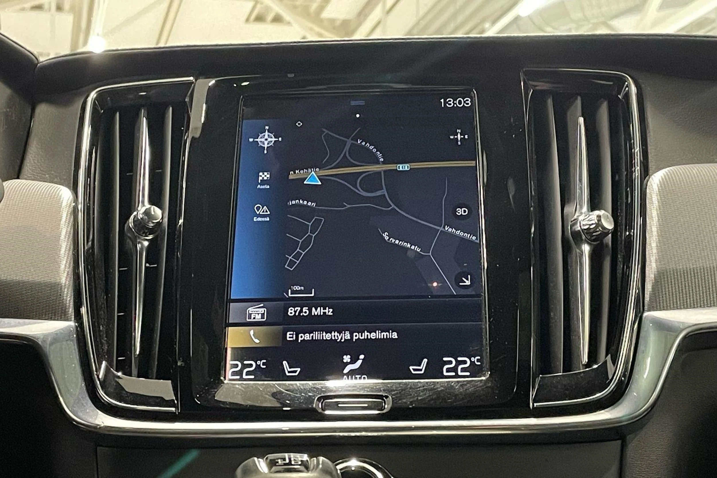 sininen Volvo S90 2022 kuva 22.