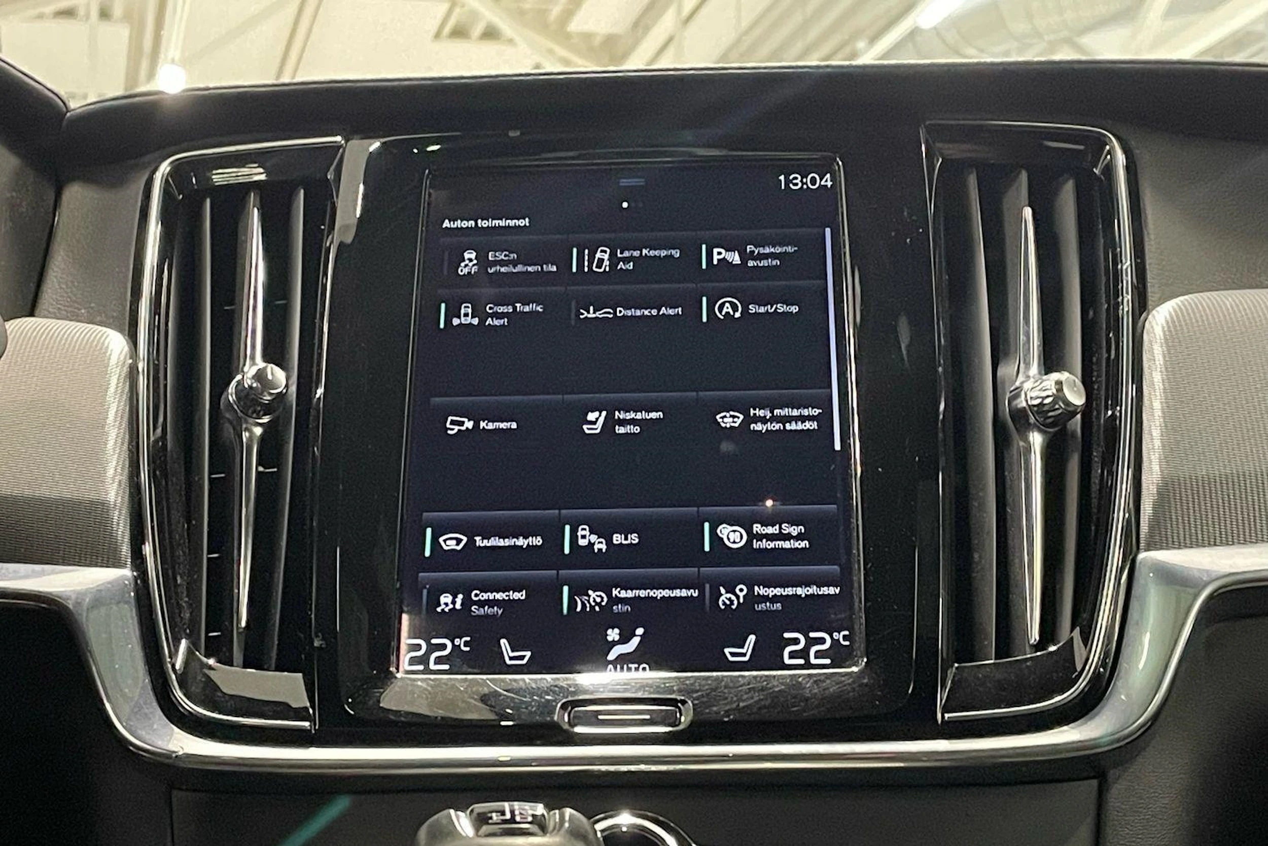 sininen Volvo S90 2022 kuva 23.