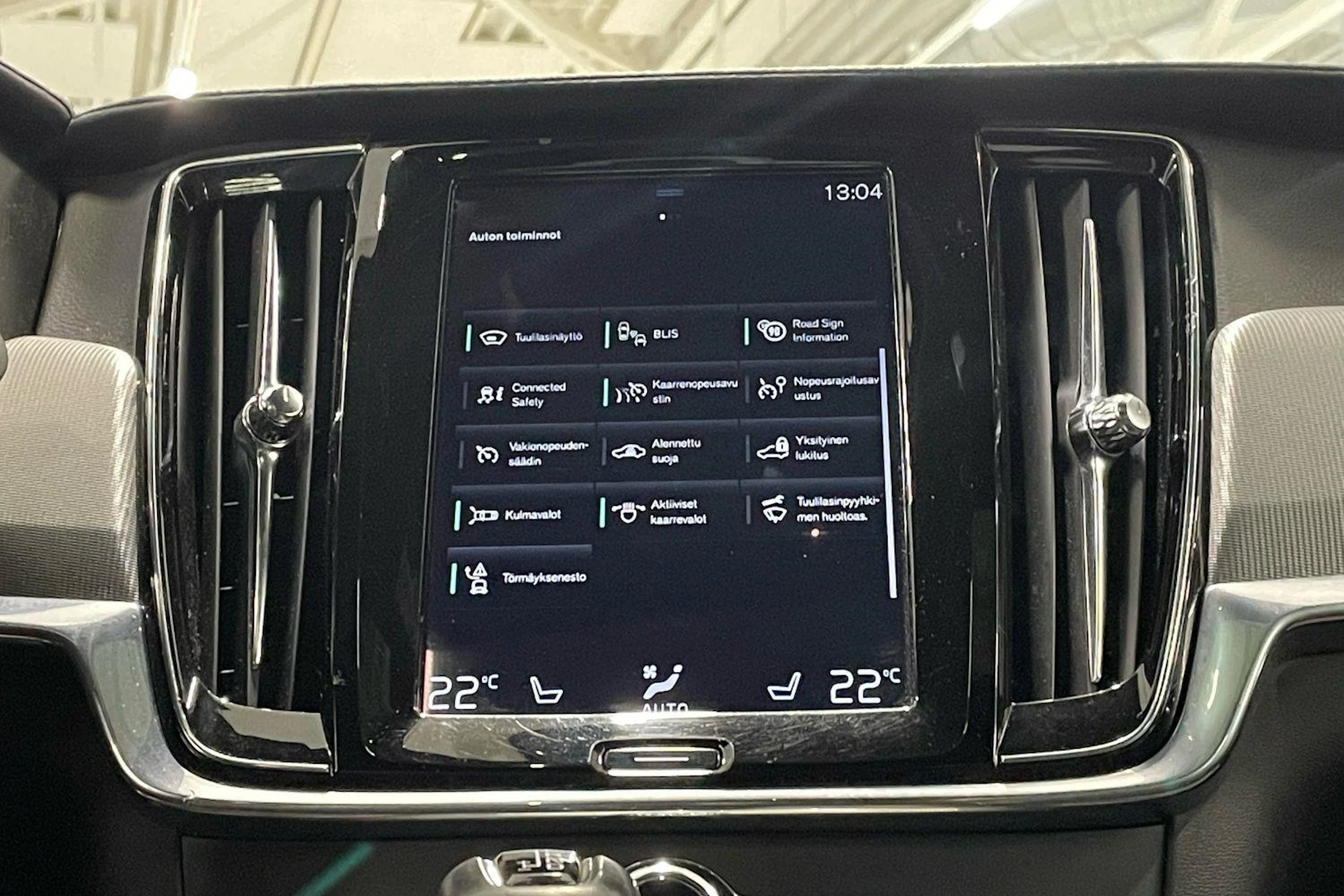 sininen Volvo S90 2022 kuva 24.