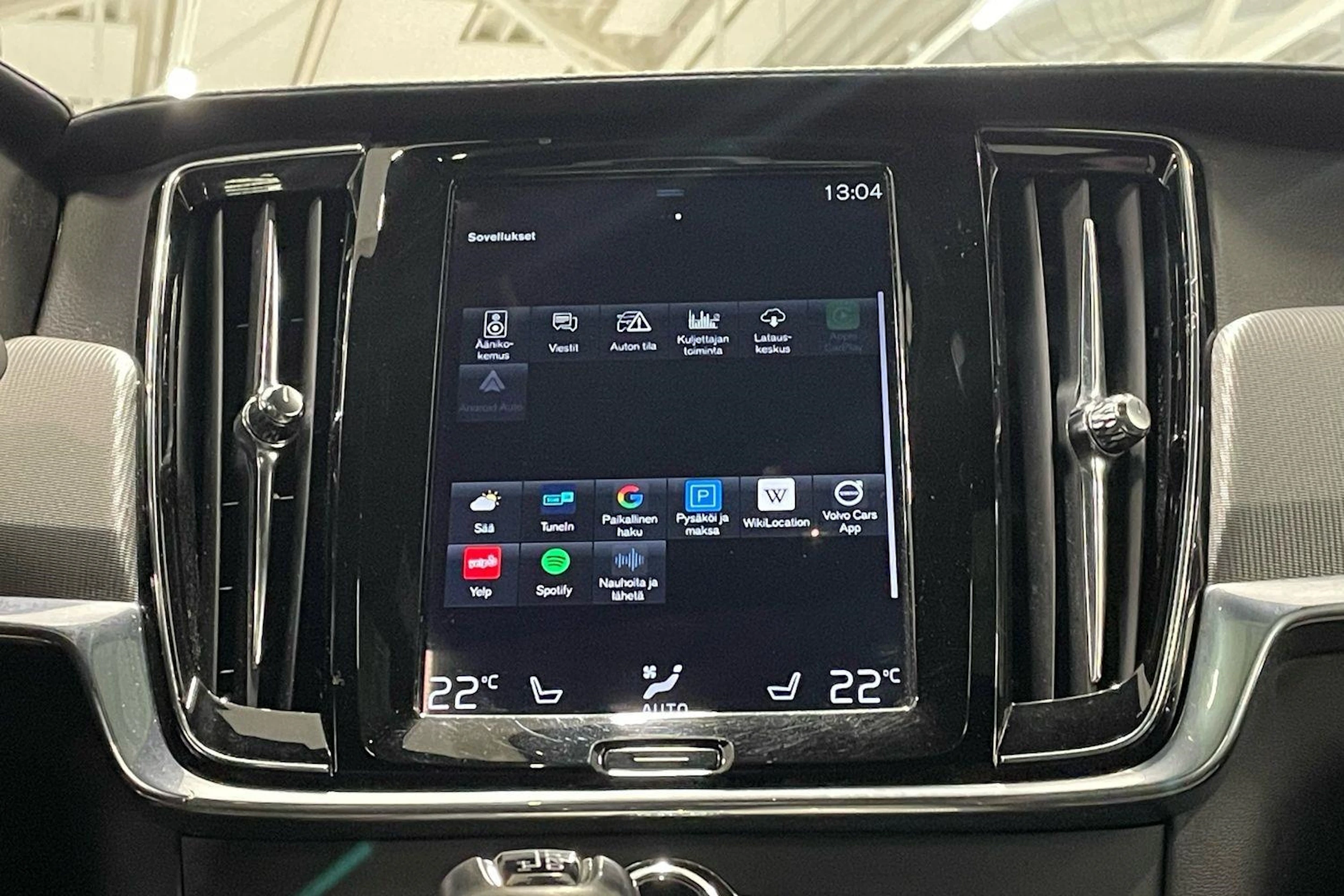 sininen Volvo S90 2022 kuva 26.