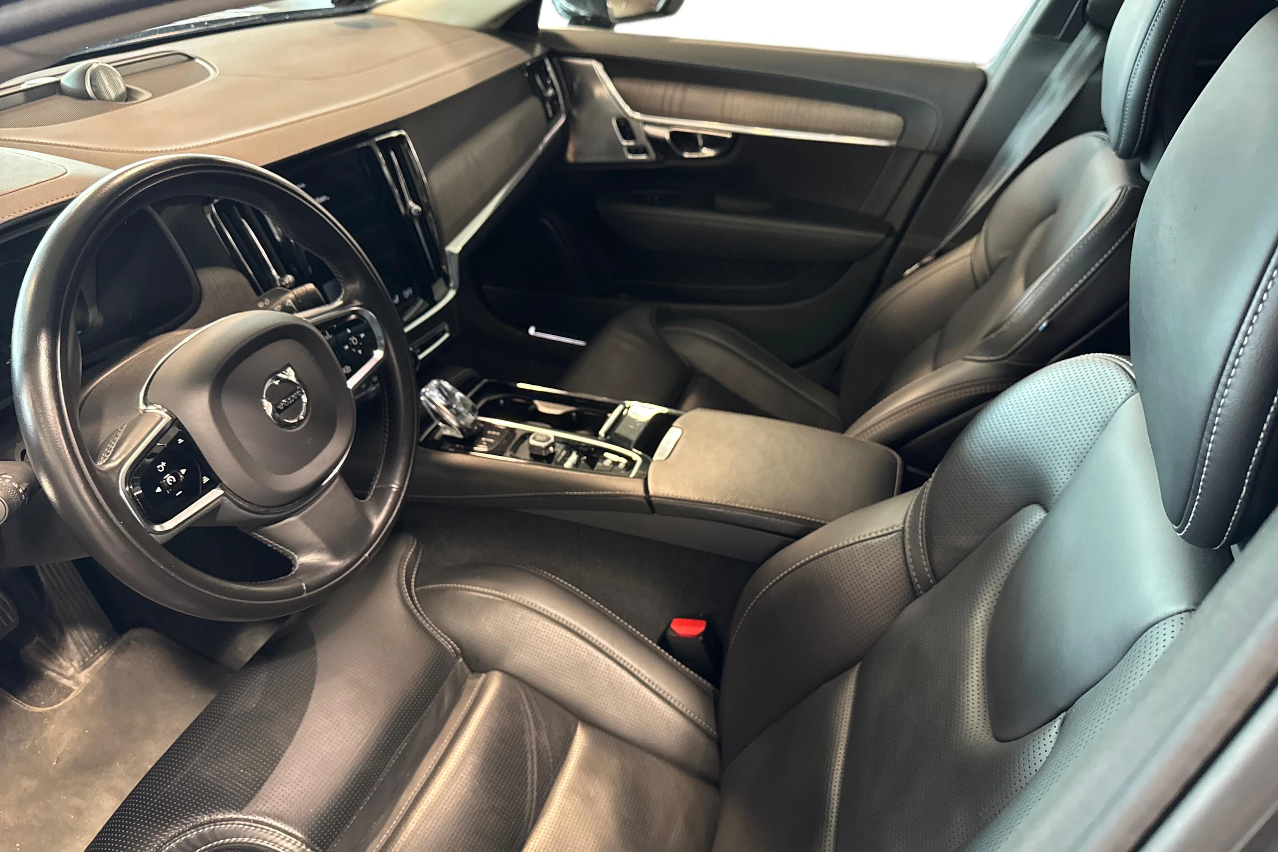 harmaa Volvo S90 2021 kuva 3.