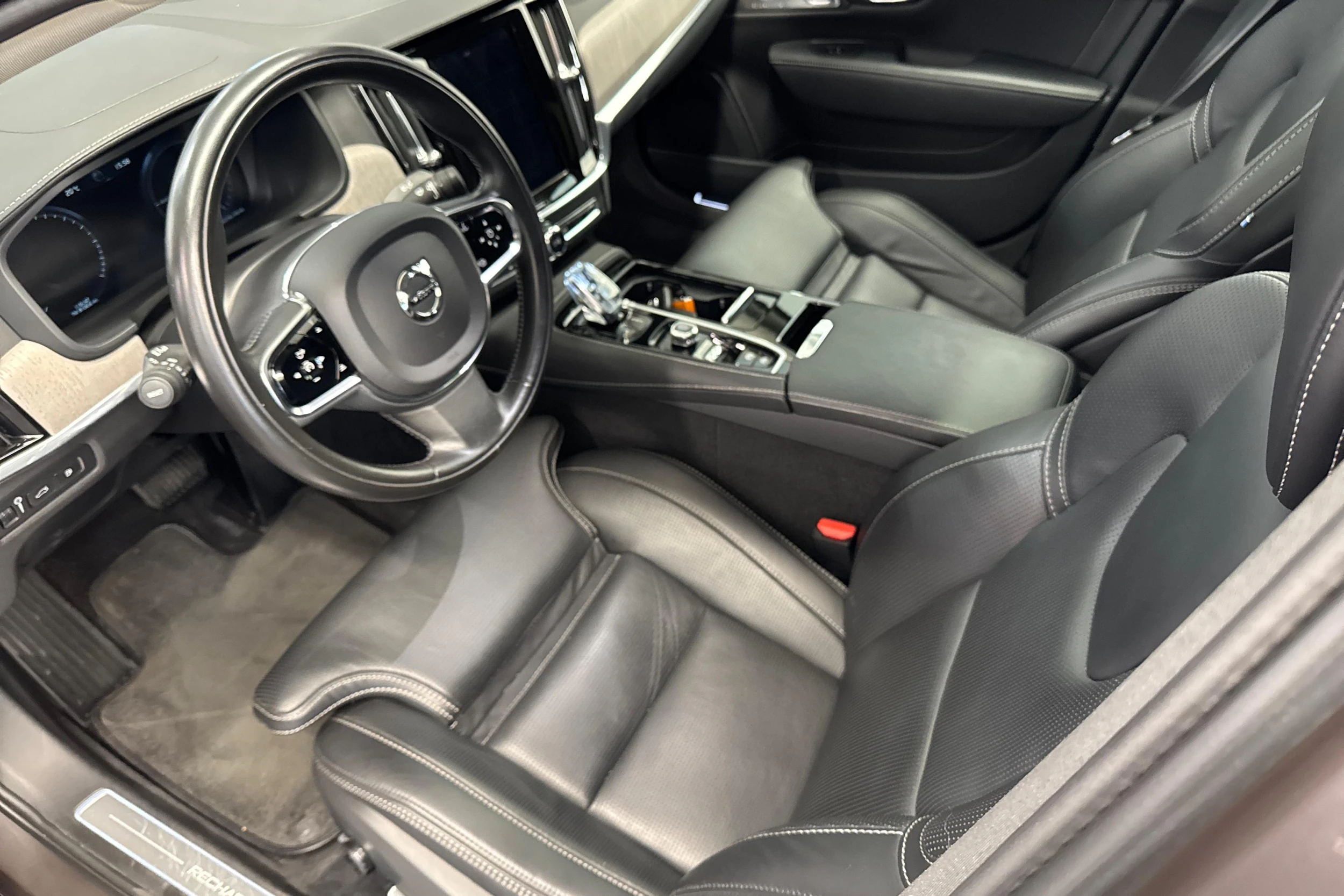 harmaa Volvo S90 2021 kuva 6.