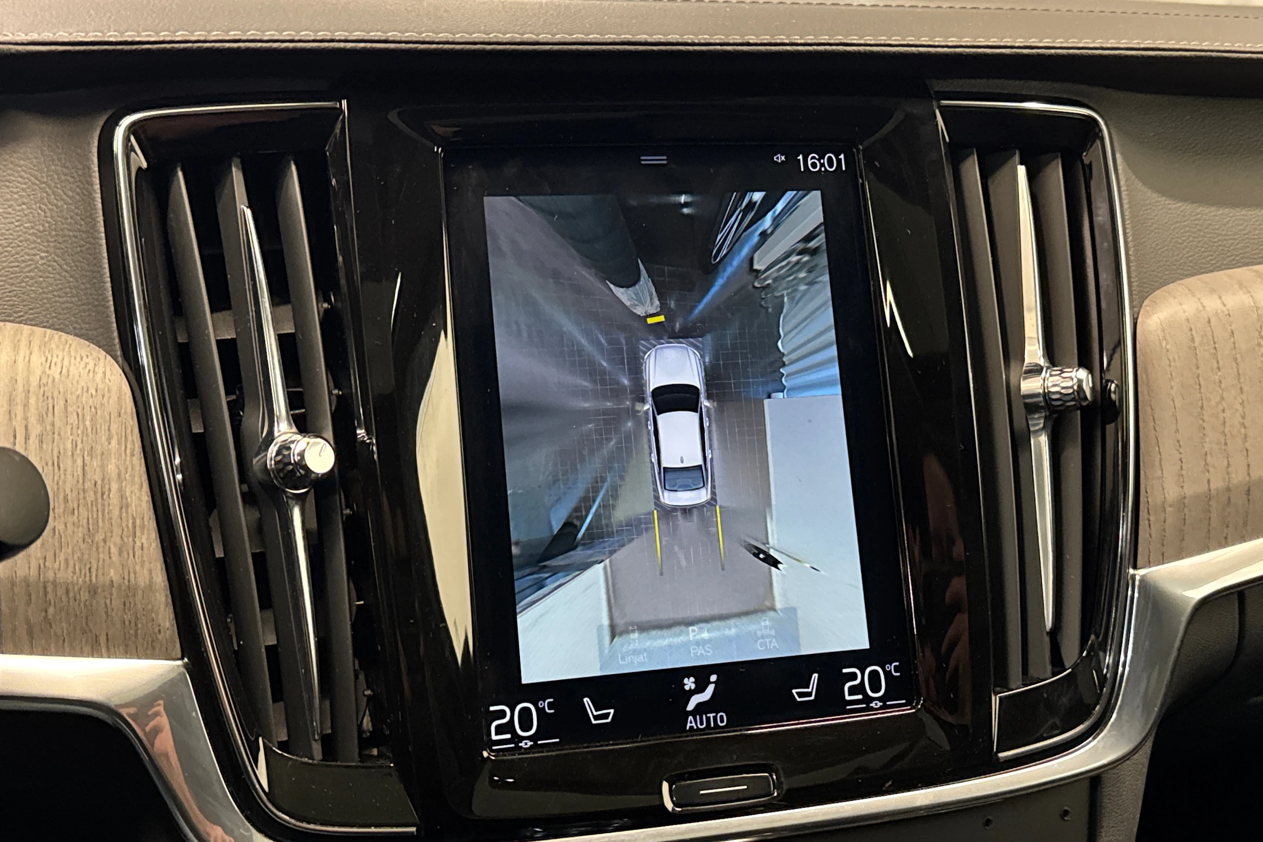 harmaa Volvo S90 2021 kuva 16.