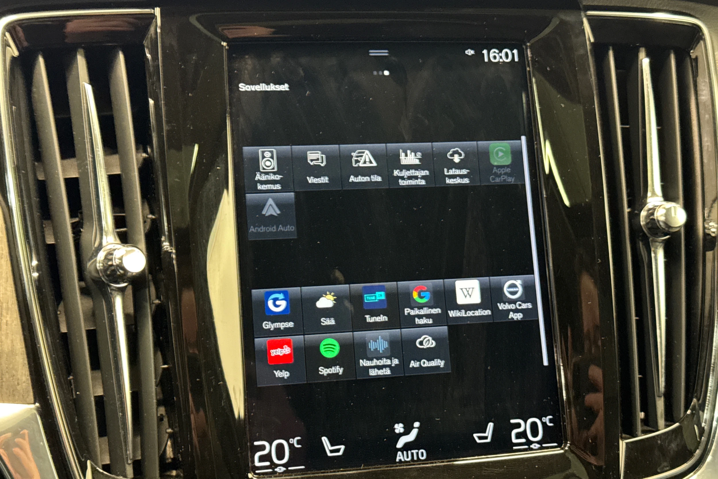 harmaa Volvo S90 2021 kuva 17.