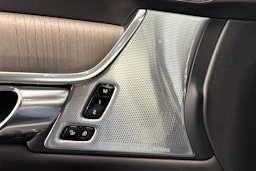 harmaa Volvo S90 2021 kuva 18.