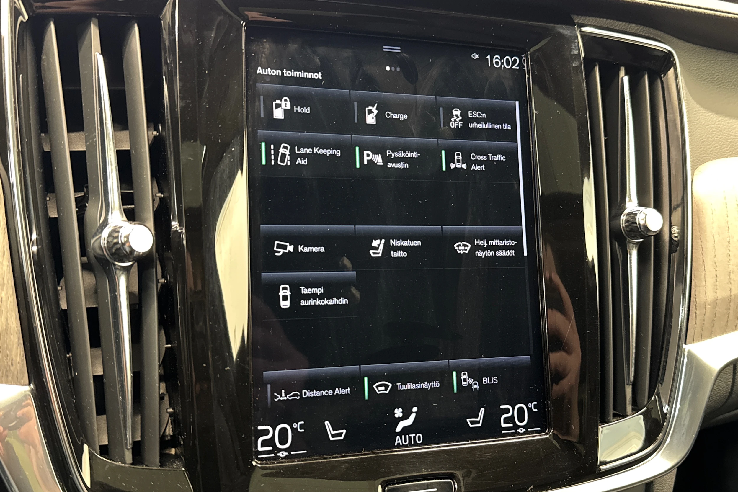 harmaa Volvo S90 2021 kuva 19.