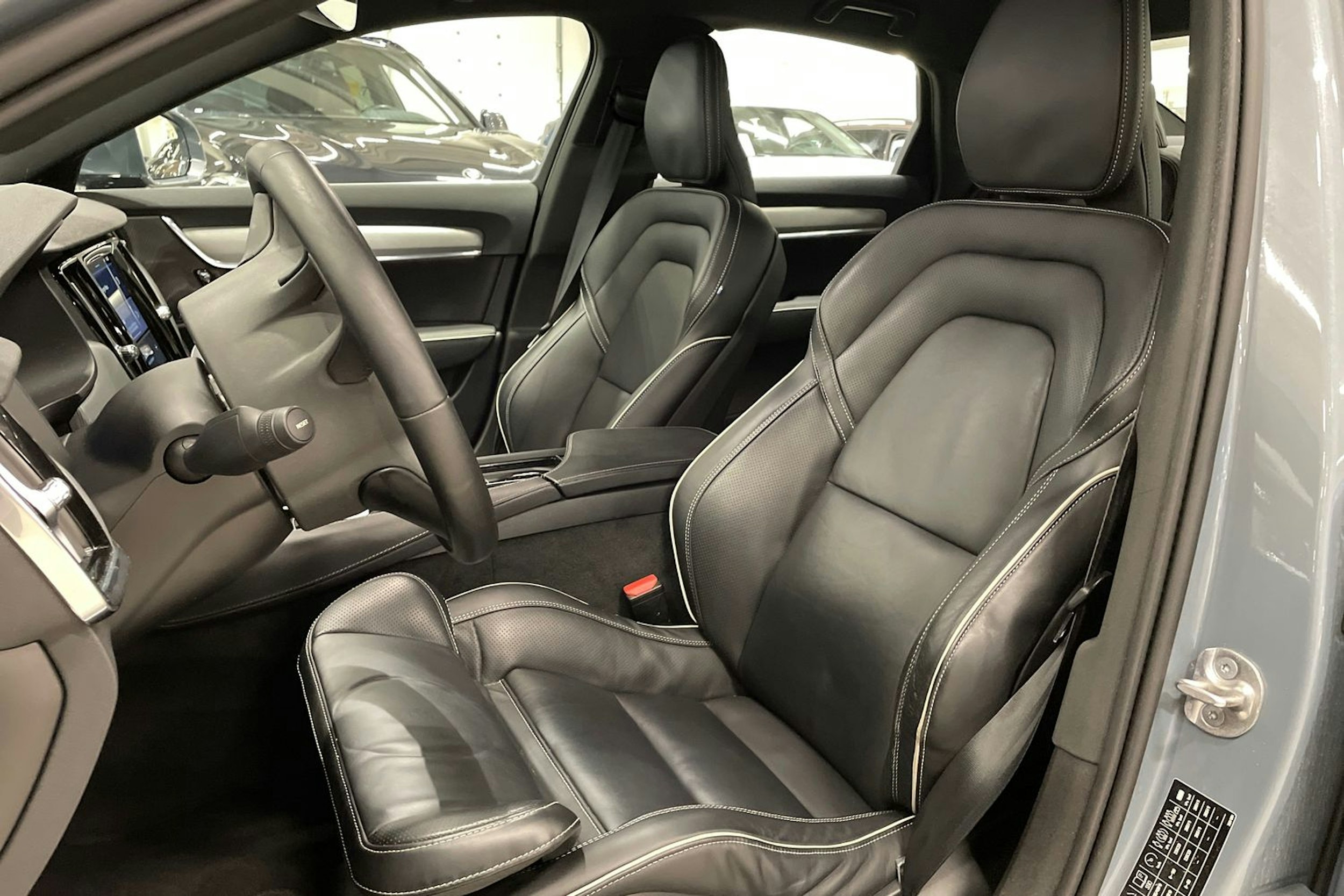 harmaa Volvo S90 2022 kuva 14.