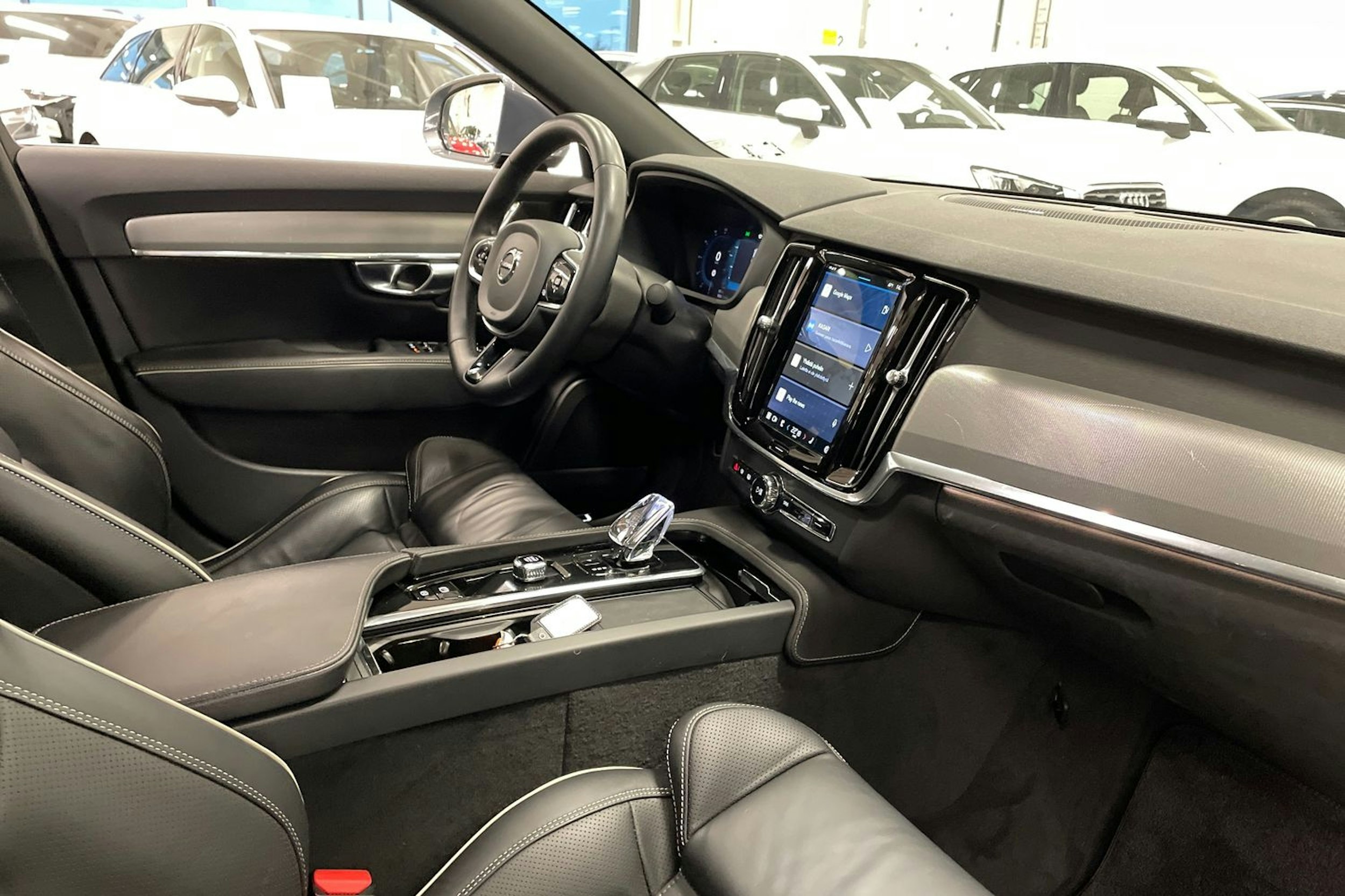 harmaa Volvo S90 2022 kuva 16.