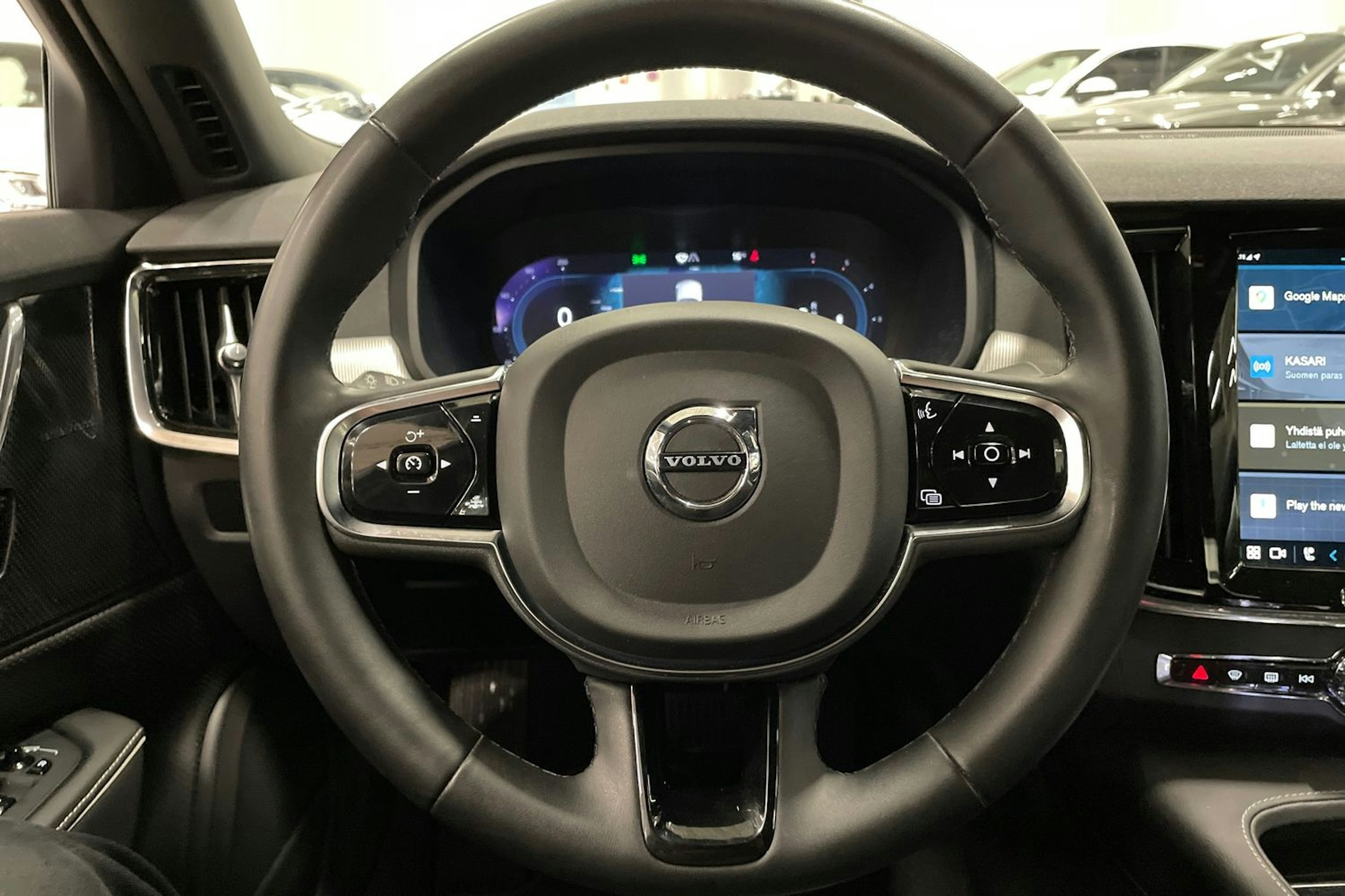 harmaa Volvo S90 2022 kuva 18.