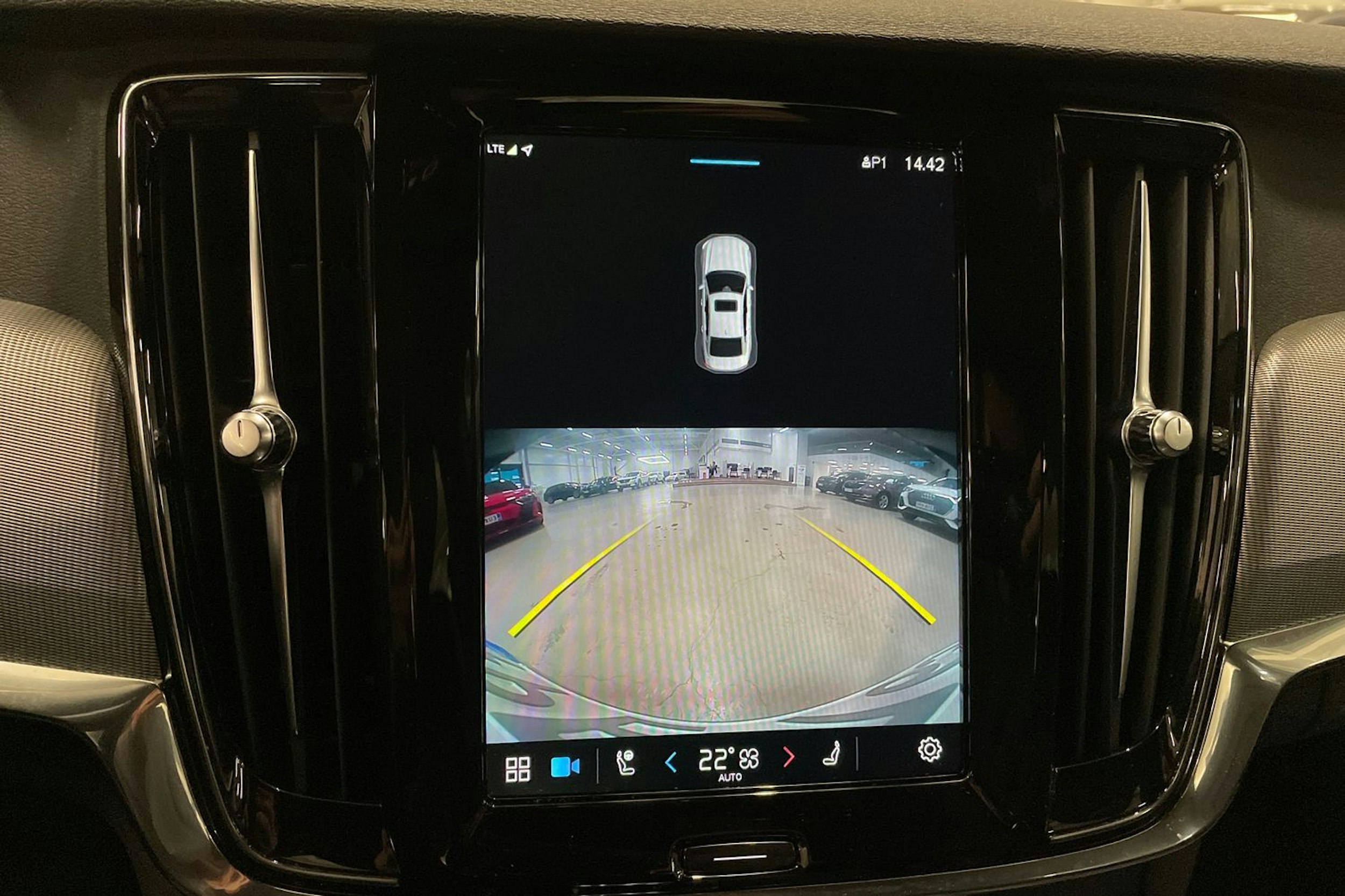 harmaa Volvo S90 2022 kuva 24.