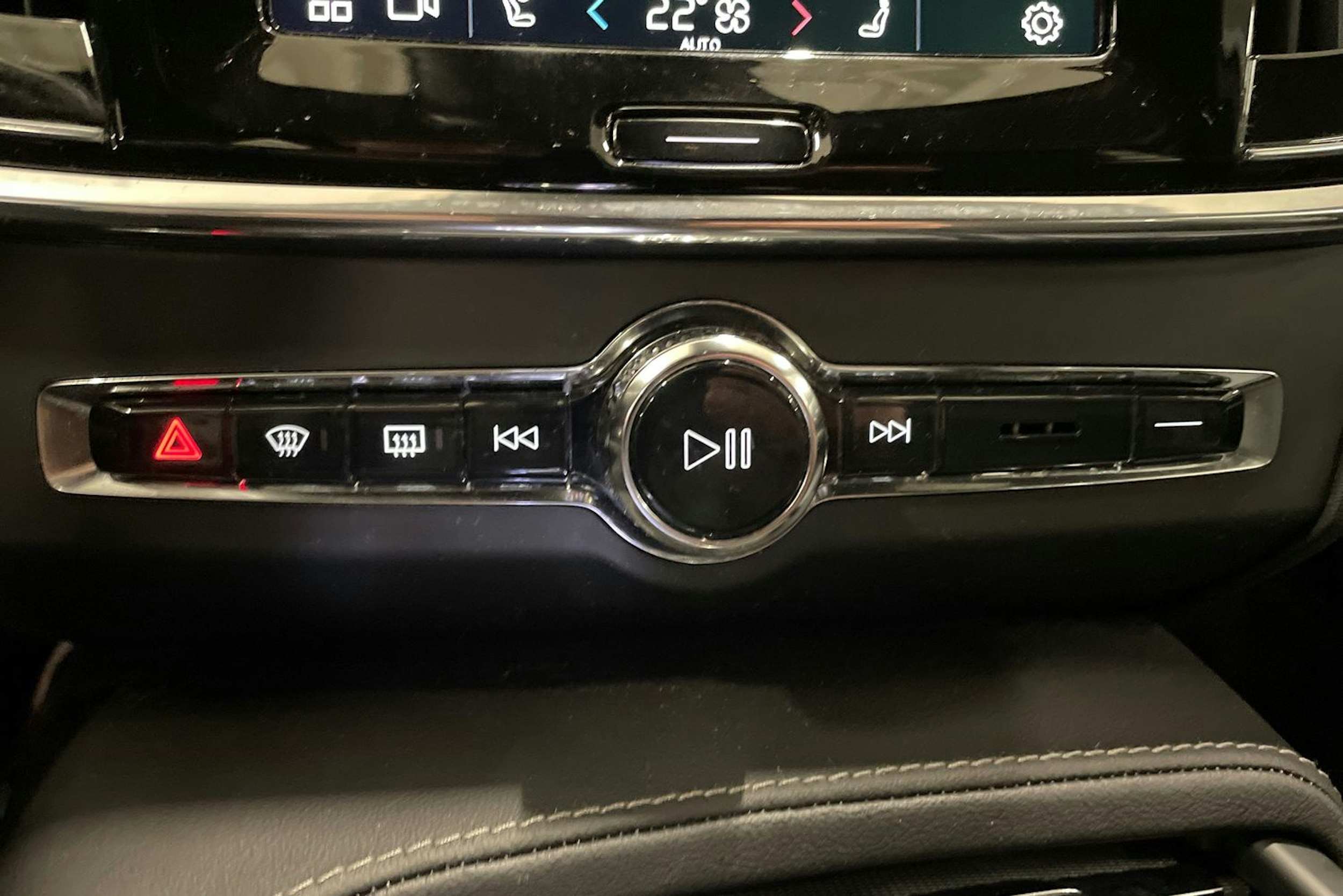 harmaa Volvo S90 2022 kuva 29.