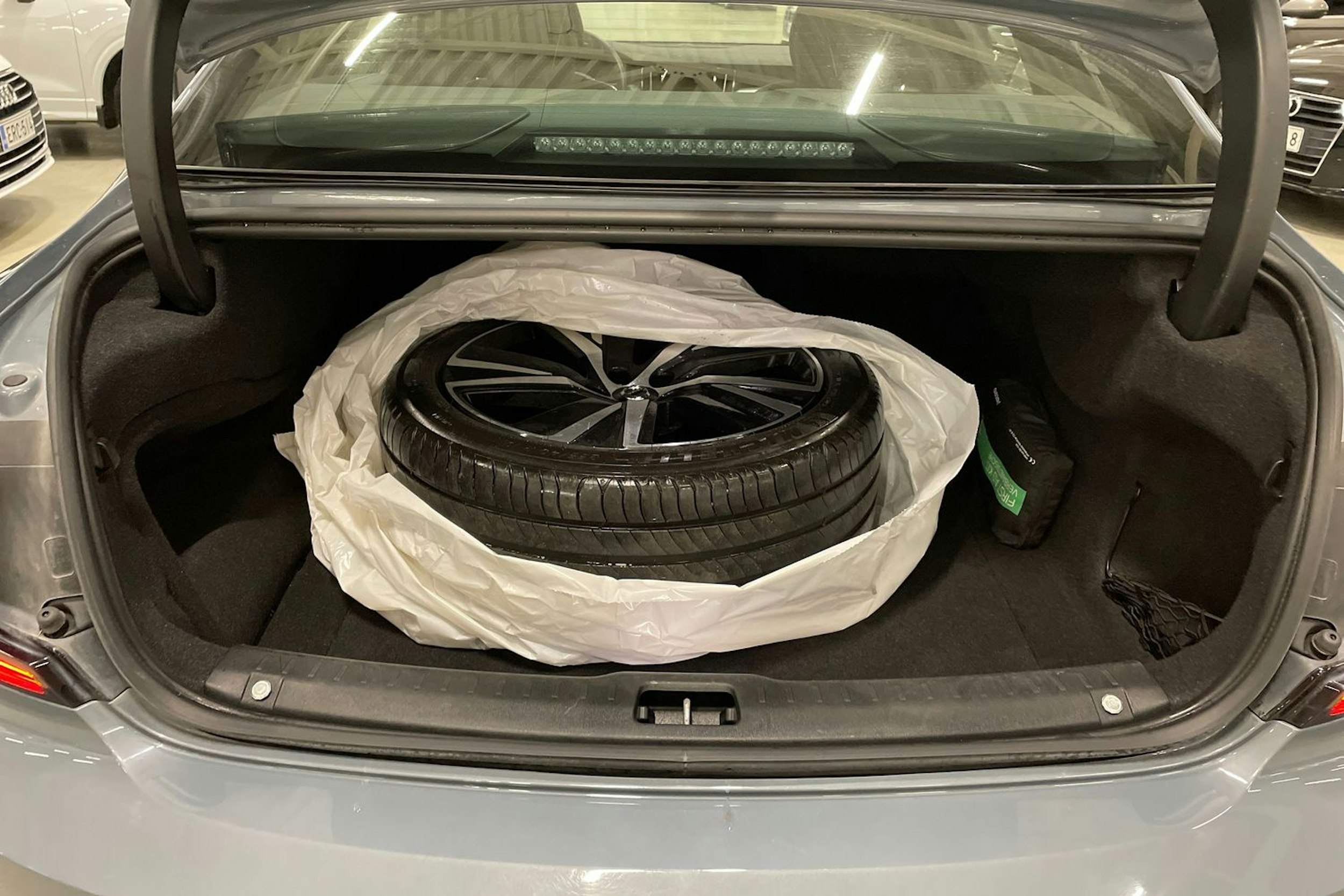 harmaa Volvo S90 2022 kuva 35.