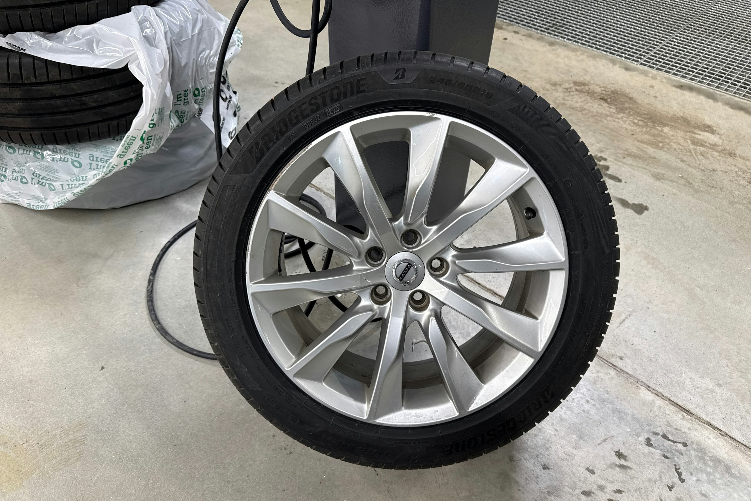 musta Volvo S90 2022 kuva 13.