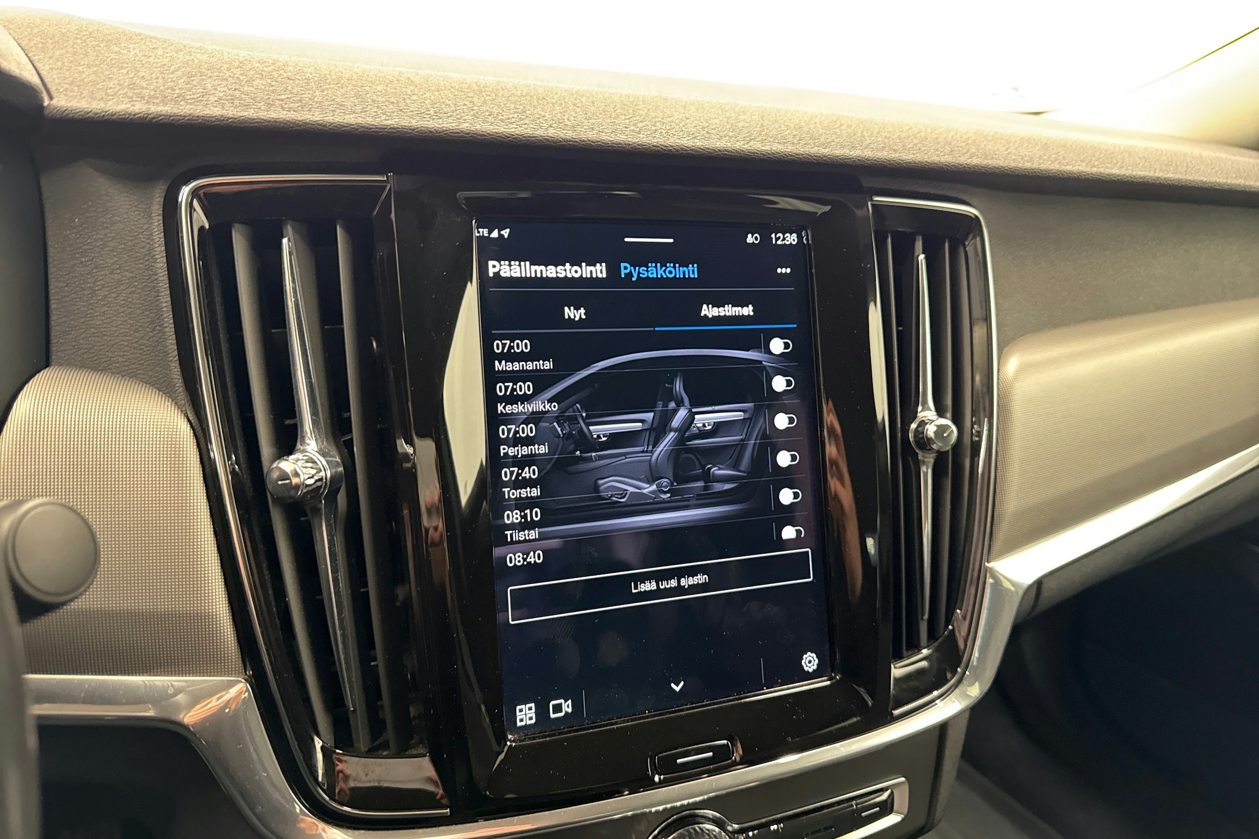 musta Volvo S90 2022 kuva 21.