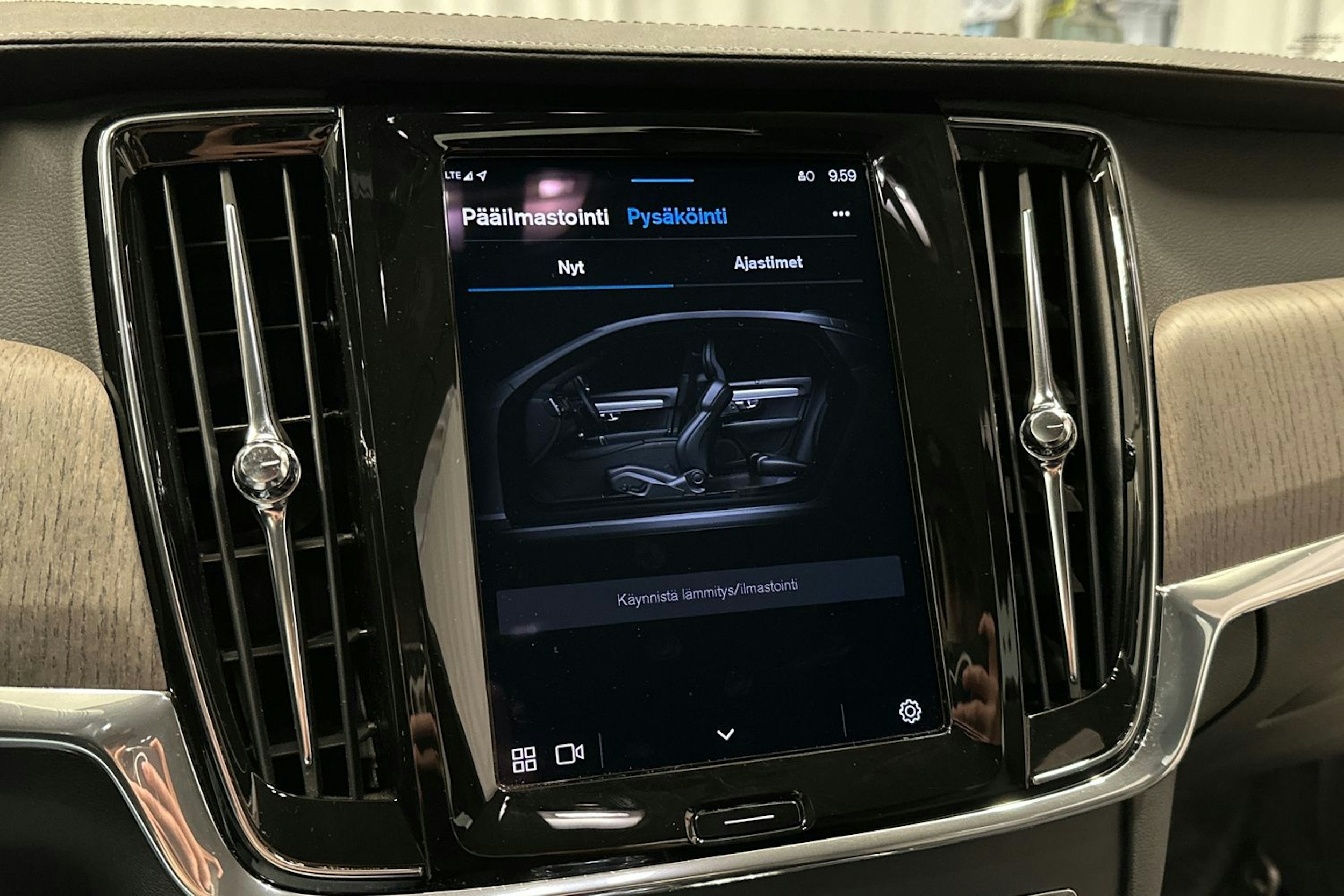 harmaa Volvo S90 2022 kuva 32.