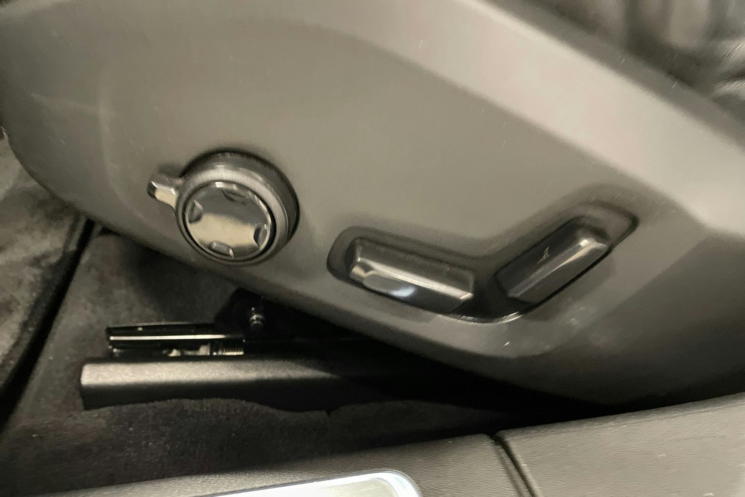 harmaa Volvo S90 2023 kuva 17.