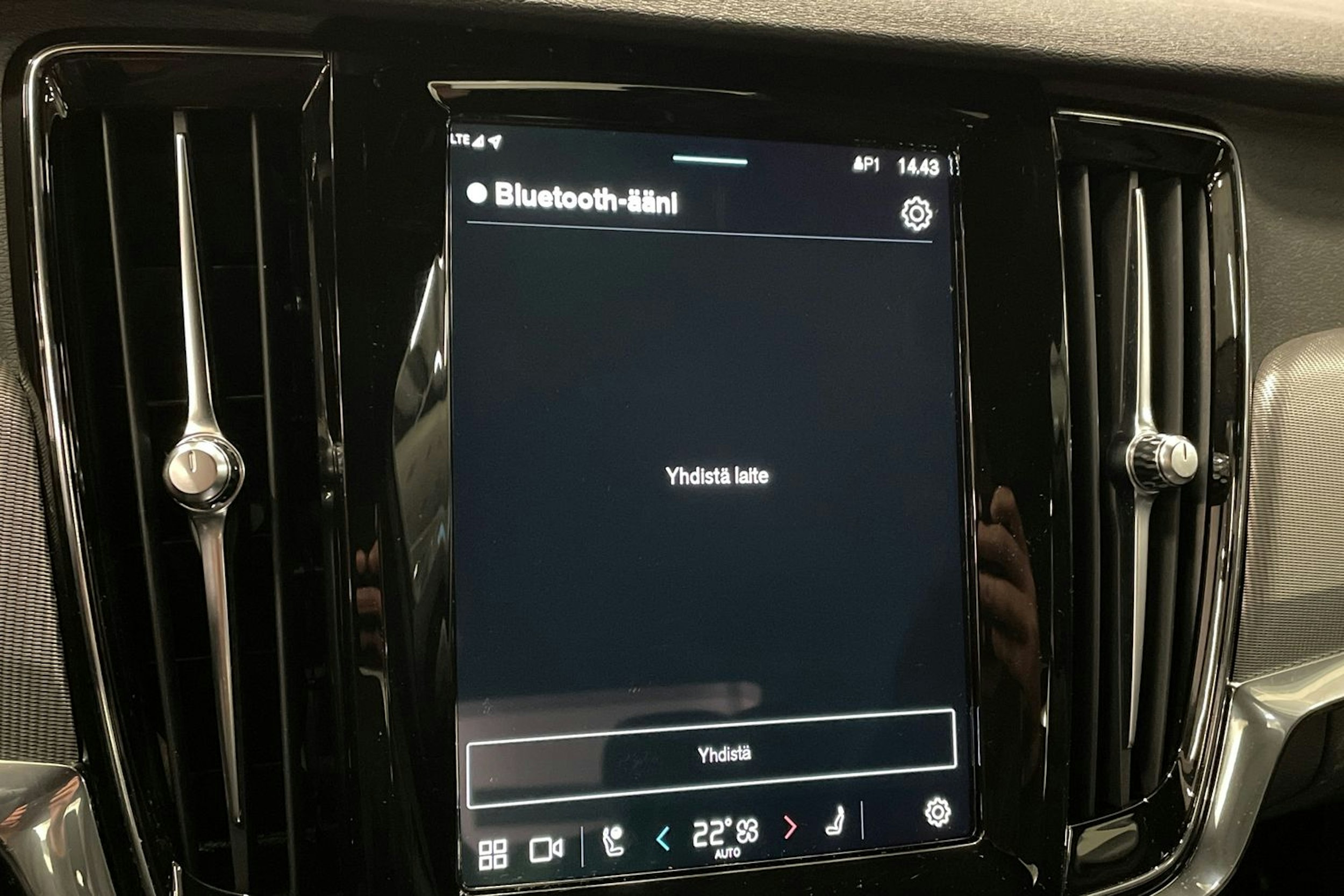 harmaa Volvo S90 2023 kuva 28.