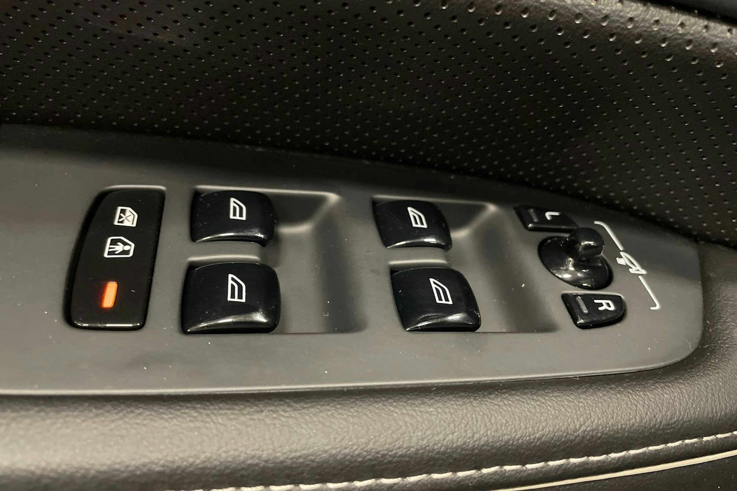 harmaa Volvo S90 2023 kuva 33.