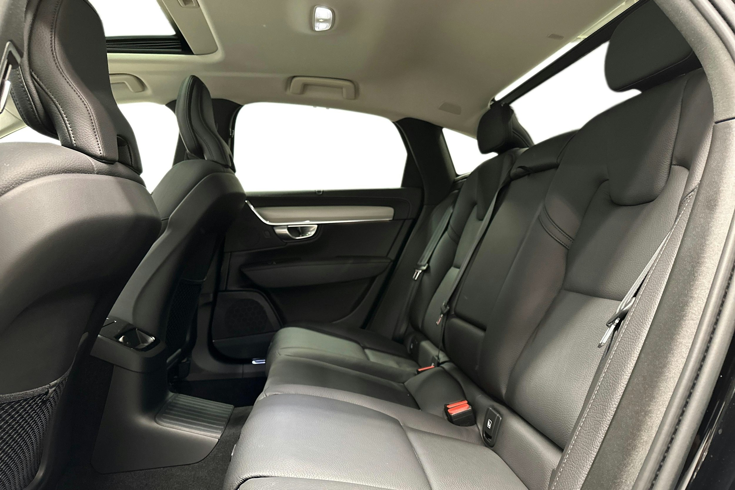 musta Volvo S90 2024 kuva 10.