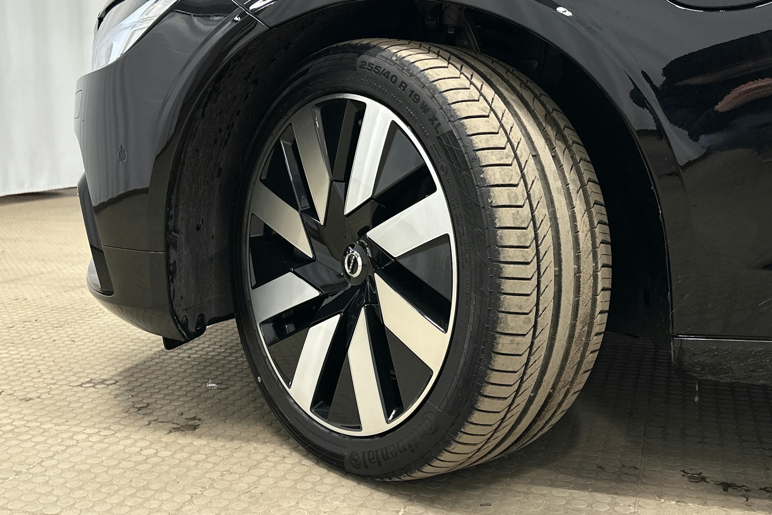 musta Volvo S90 2024 kuva 13.