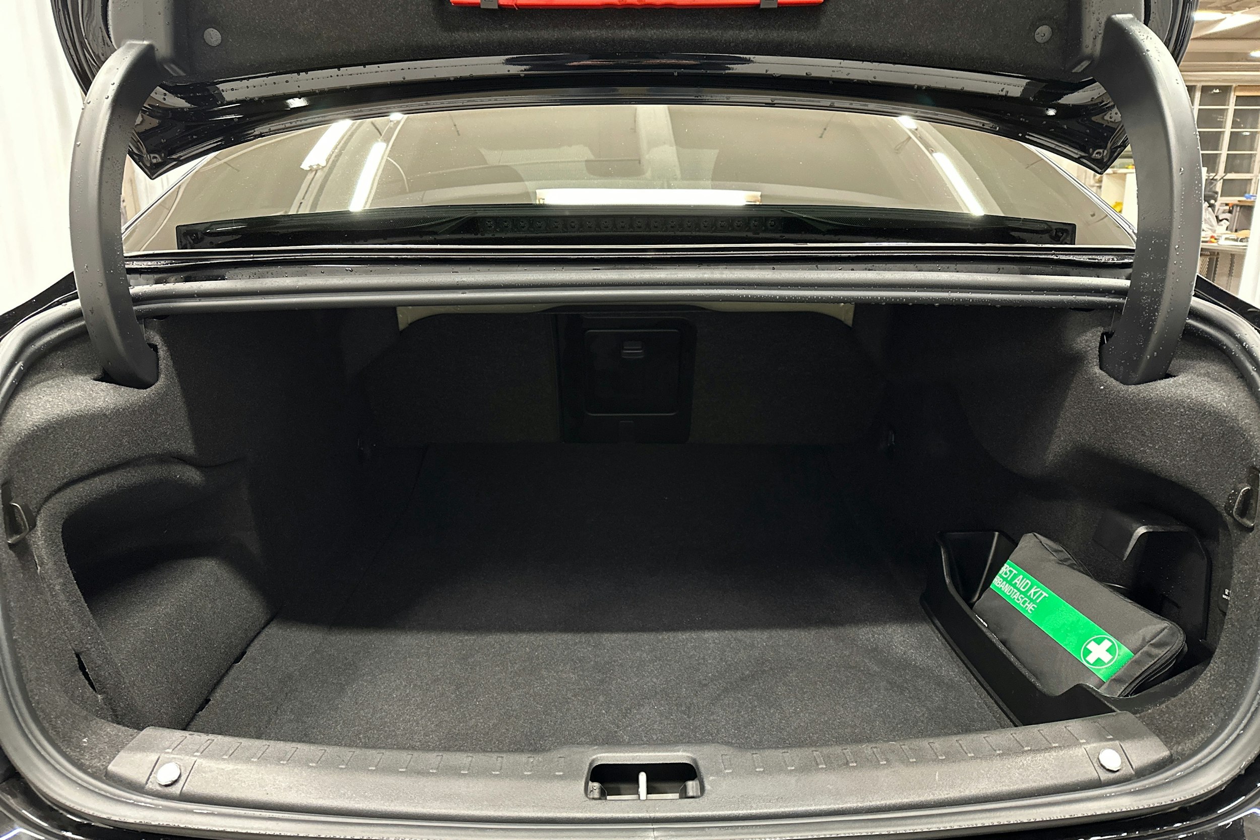 musta Volvo S90 2024 kuva 14.