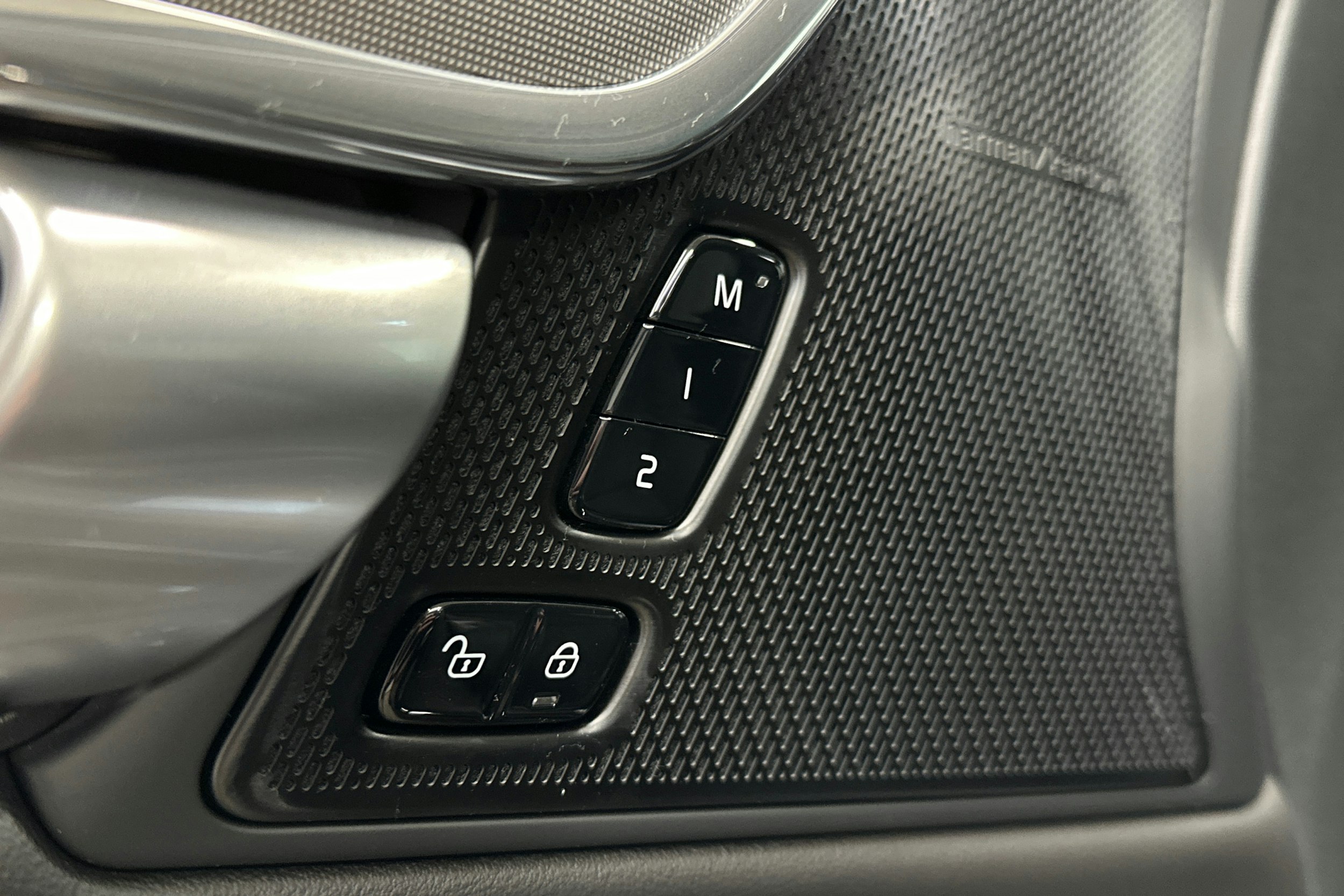 musta Volvo S90 2024 kuva 18.