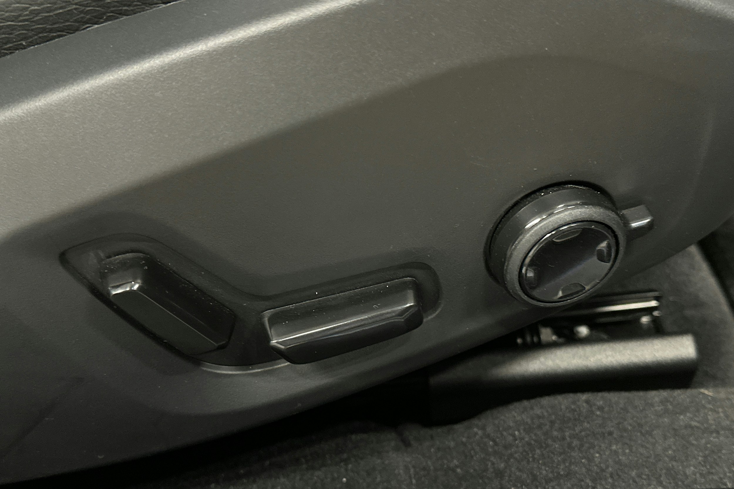 musta Volvo S90 2024 kuva 19.