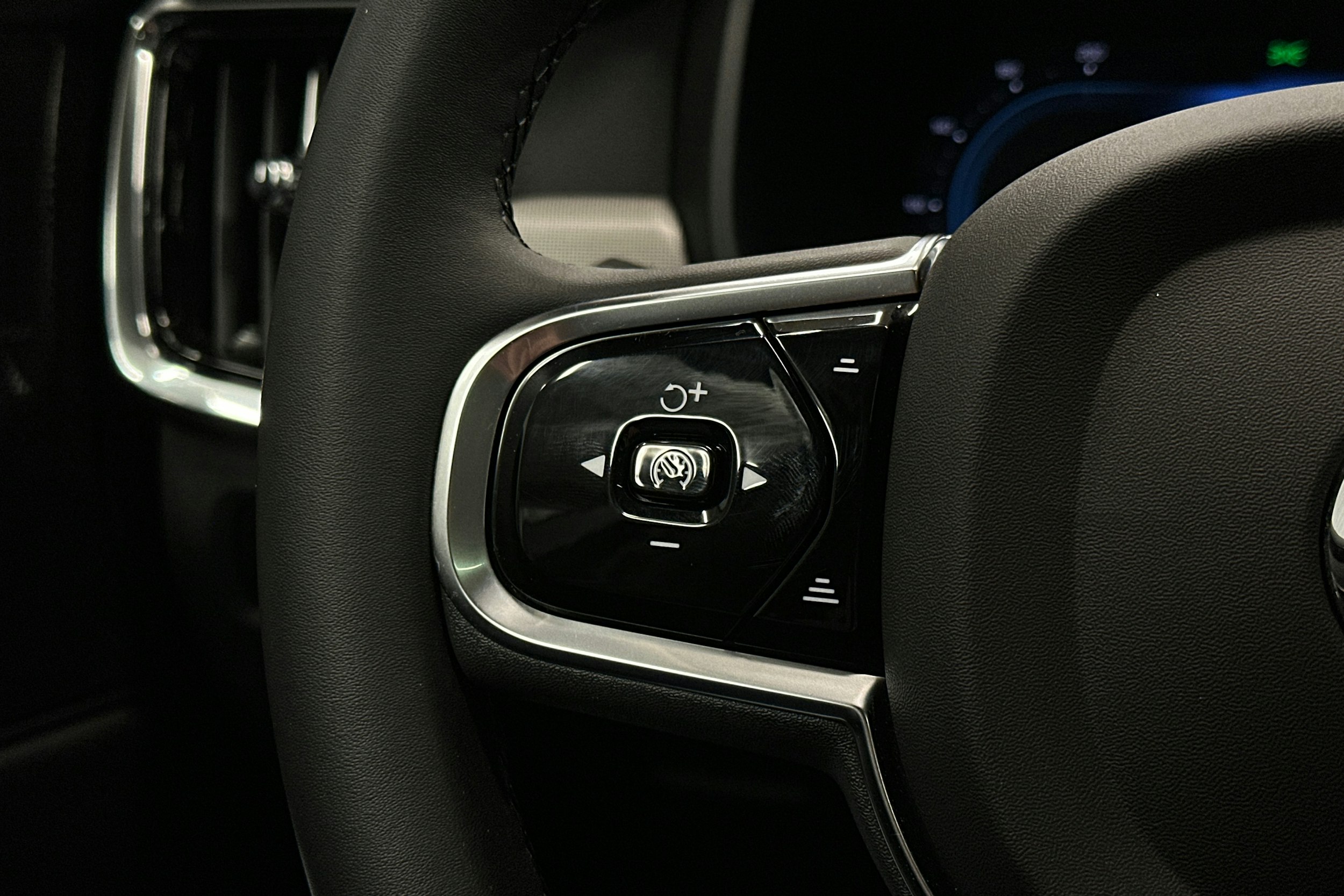 musta Volvo S90 2024 kuva 22.