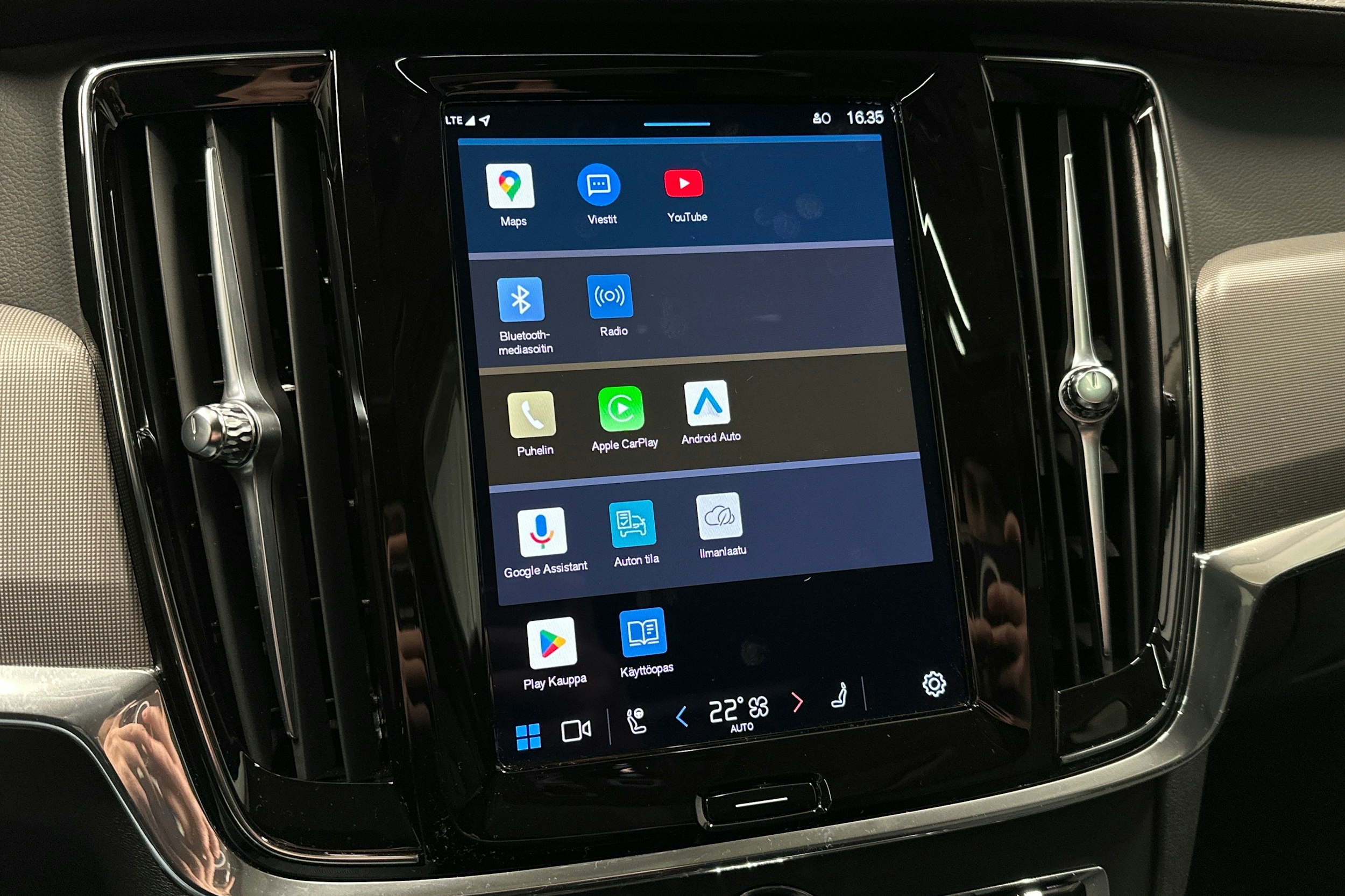 musta Volvo S90 2024 kuva 25.