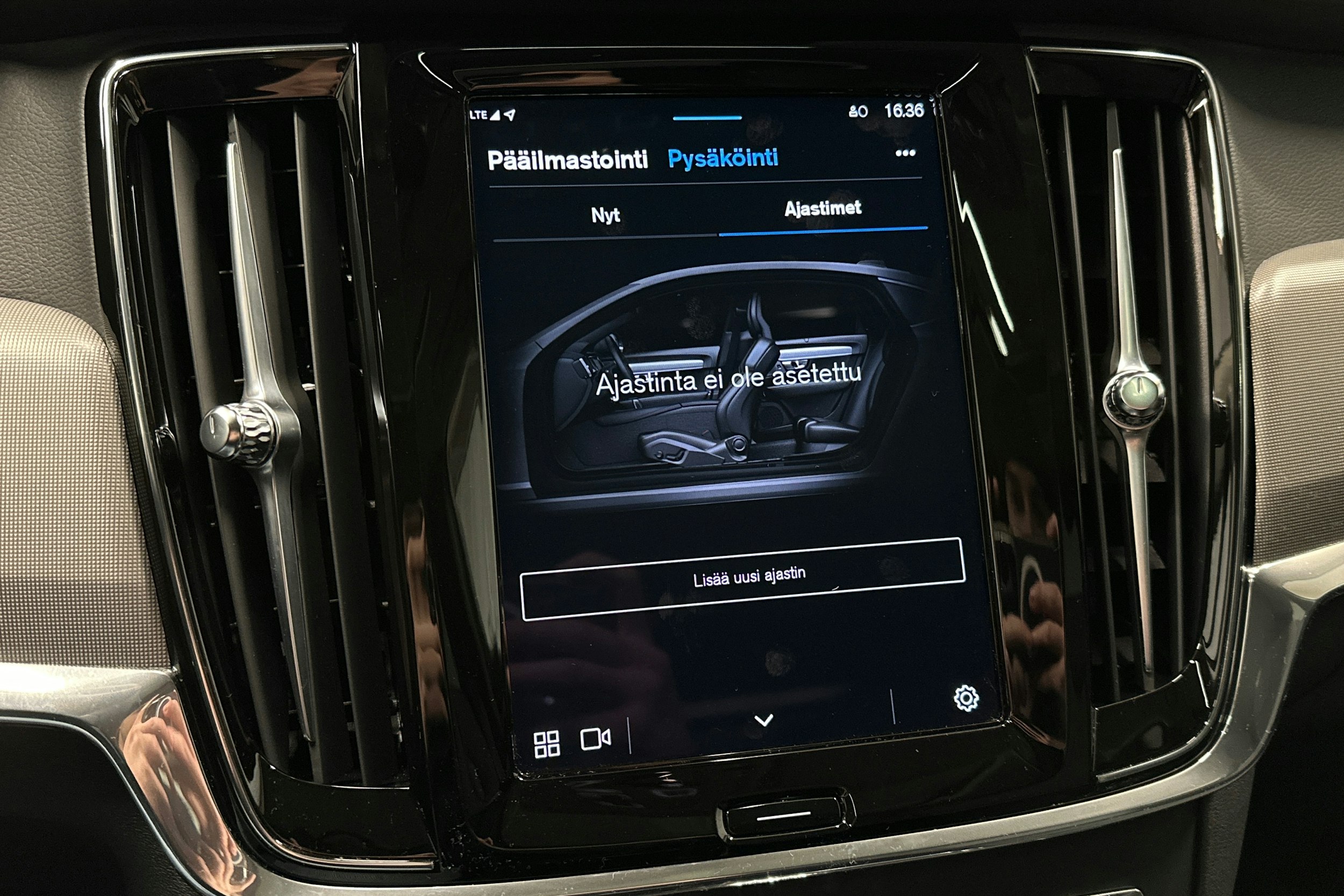 musta Volvo S90 2024 kuva 27.